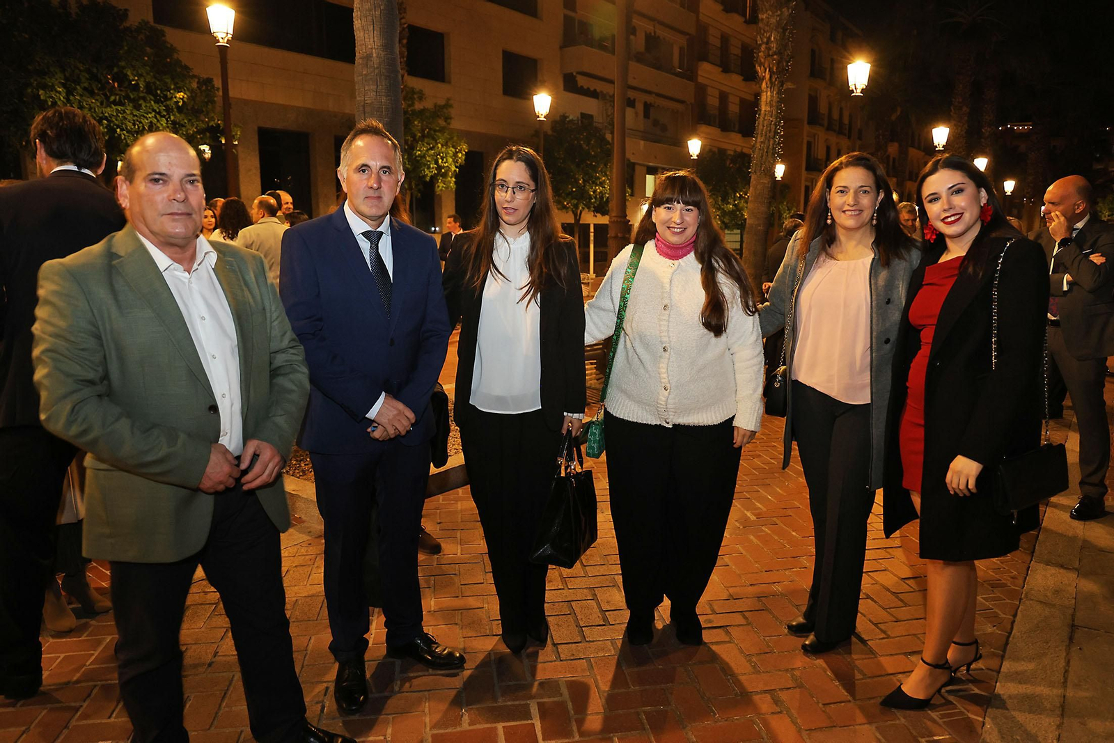 Imágenes de los invitados a la gala de los  37 premios Onubenses del Año