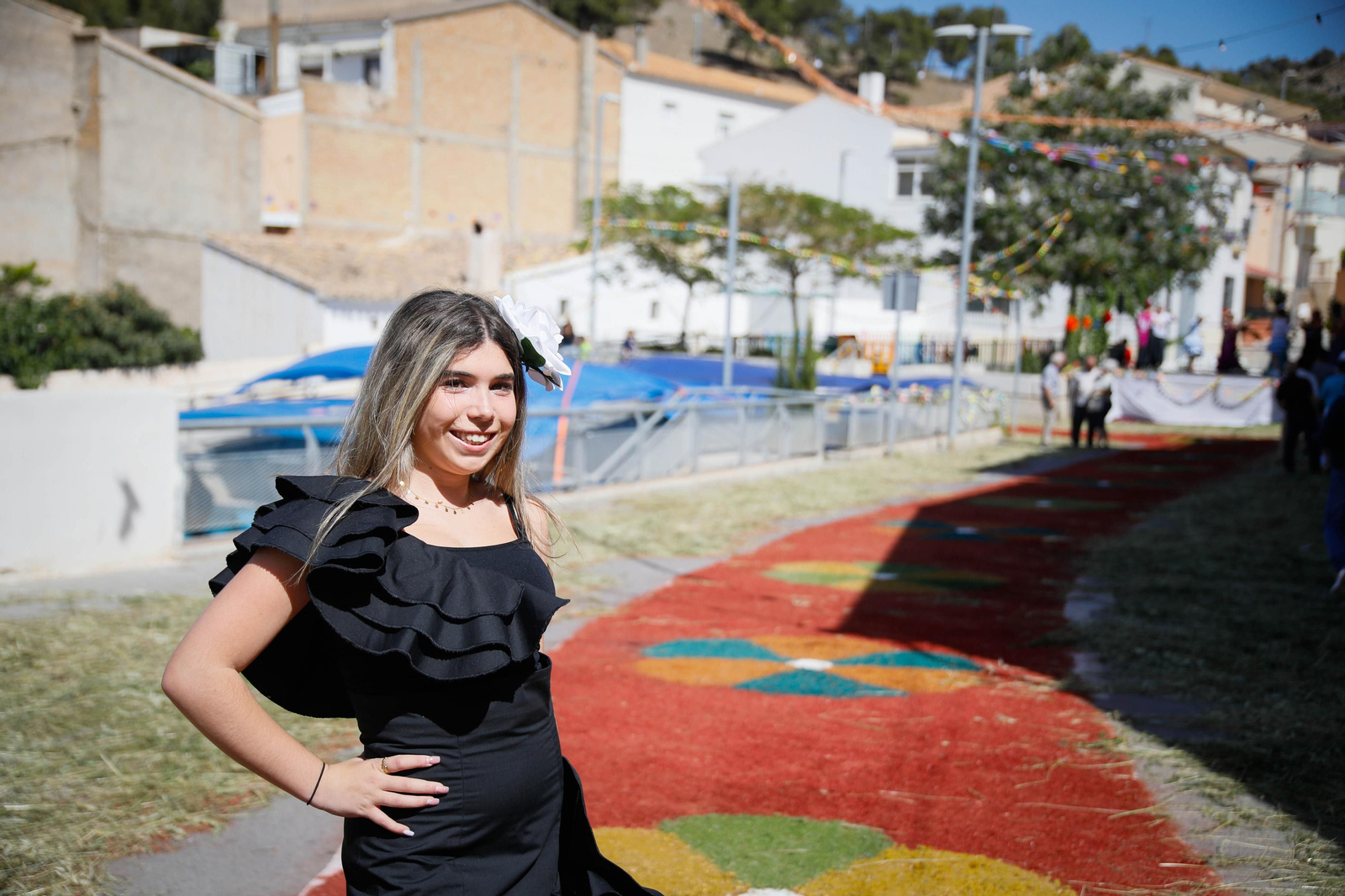 Así es la gran alfombra de serrín para que levite la Virgen de Fátima de Tíjola
