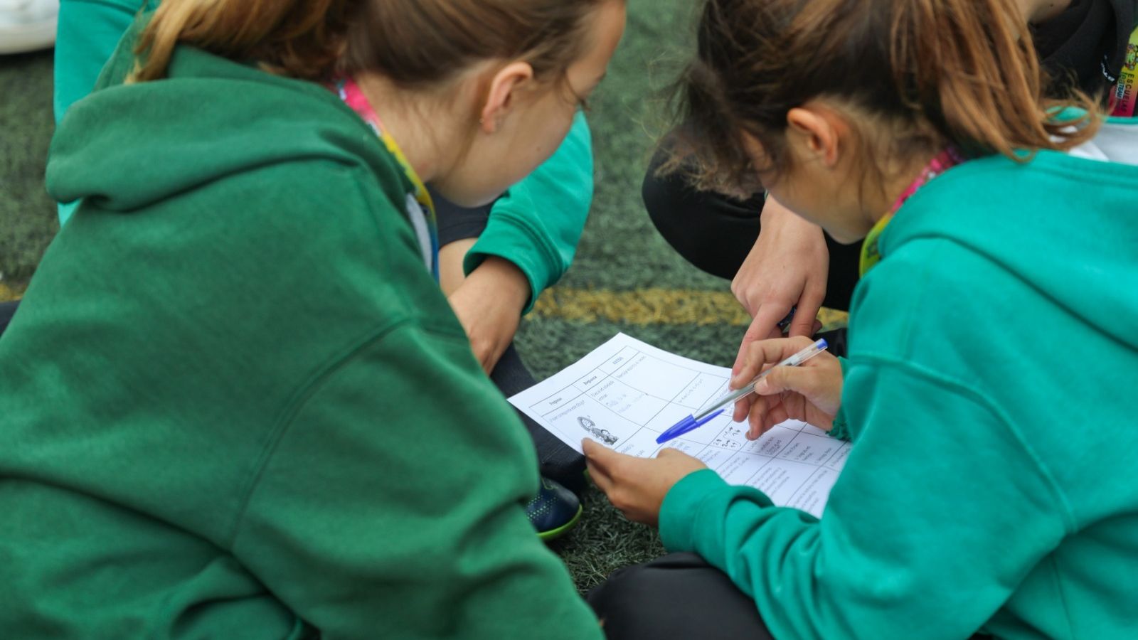 Niñas de Los Olivos haciendo una de las actividades.
