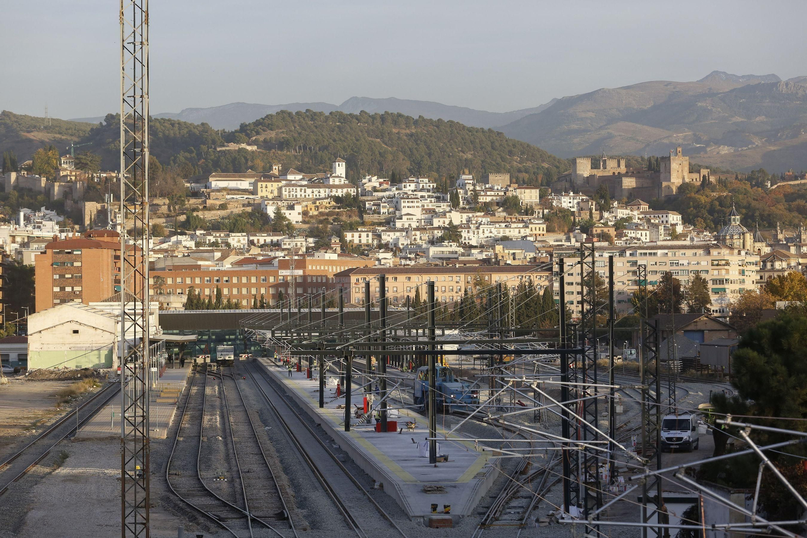 El final de las obras del AVE reduce la inversión del Estado a la mitad