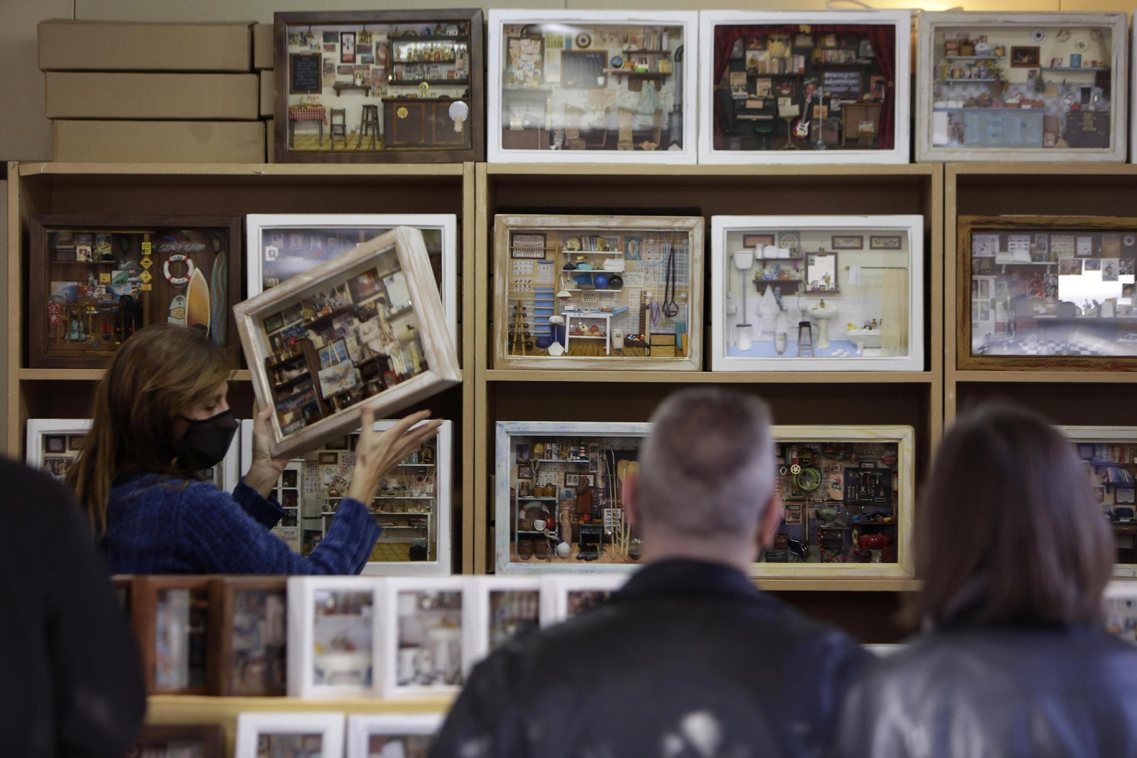 Expositor en la Feria de Artesanía de la Plaza Nueva.
