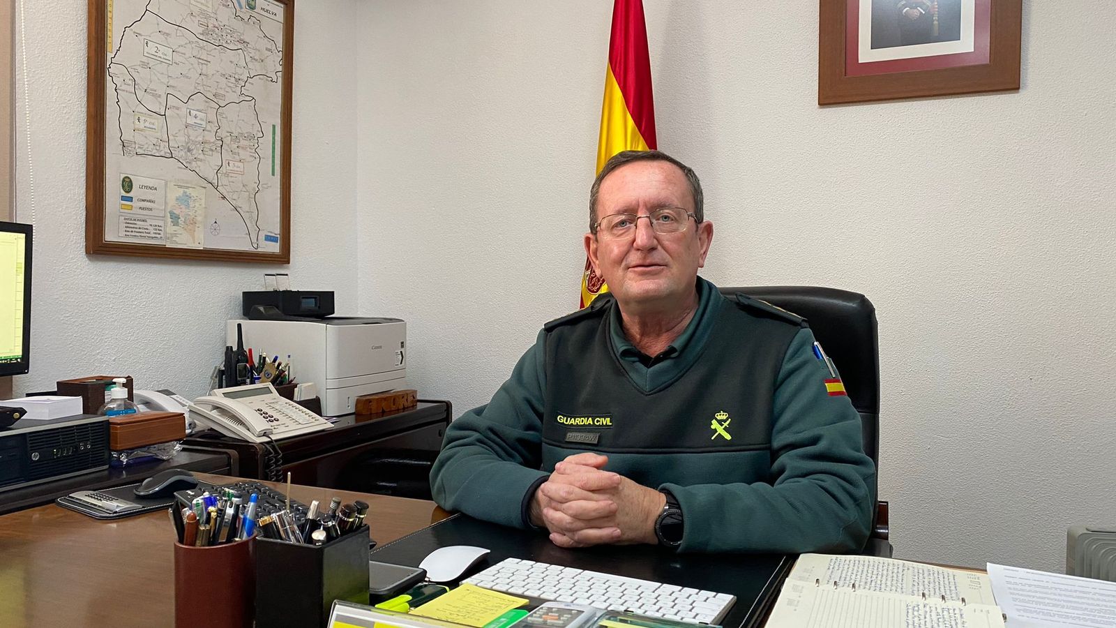 El coronel jefe de la Guardia Civil de Huelva, Andrés López, en su despacho.
