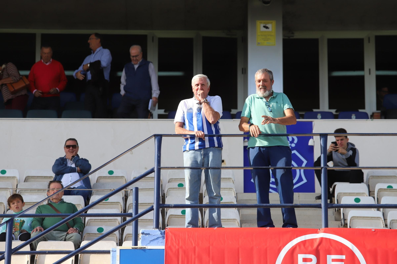 Imágenes del gran ambiente en el Nuevo Colombino para ver el  Recre-Burgos