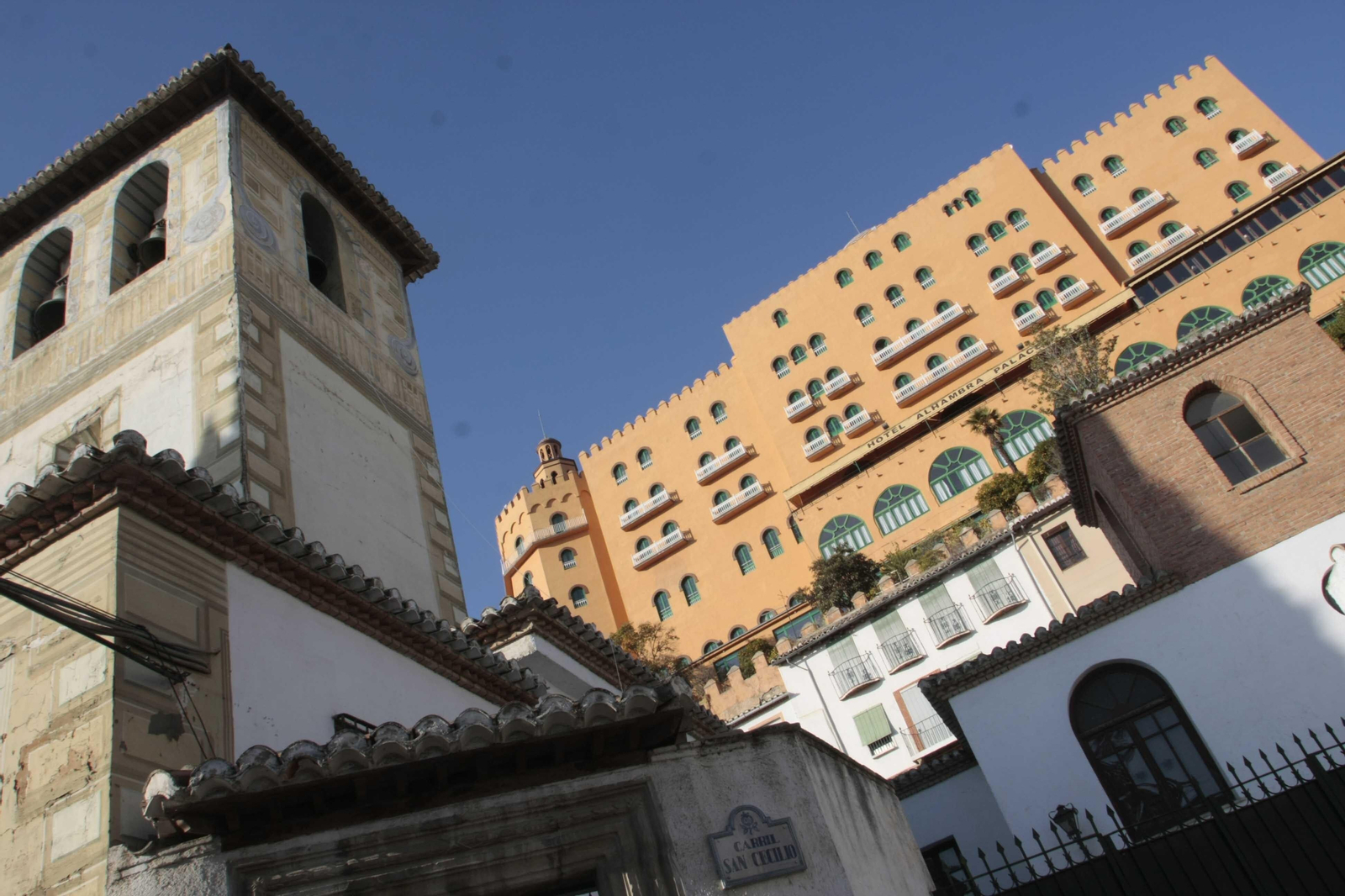 Vive una Nochevieja entre fuegos artificiales en Granada