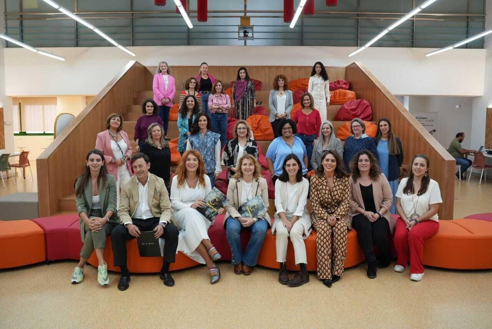 Asistentes al foro sobre liderazgo y emprendimiento femenino en la UCO. Asistentes al foro sobre liderazgo y emprendimiento femenino en la UCO.