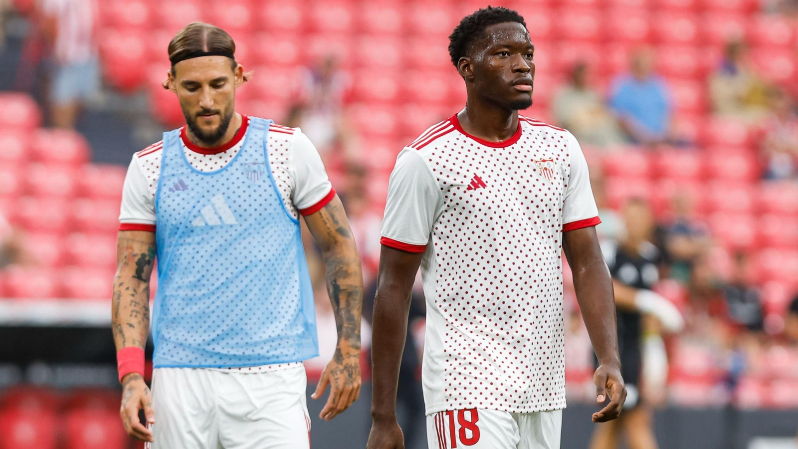 Agoumé en el calentamiento antes del duelo contra el Athletic Club