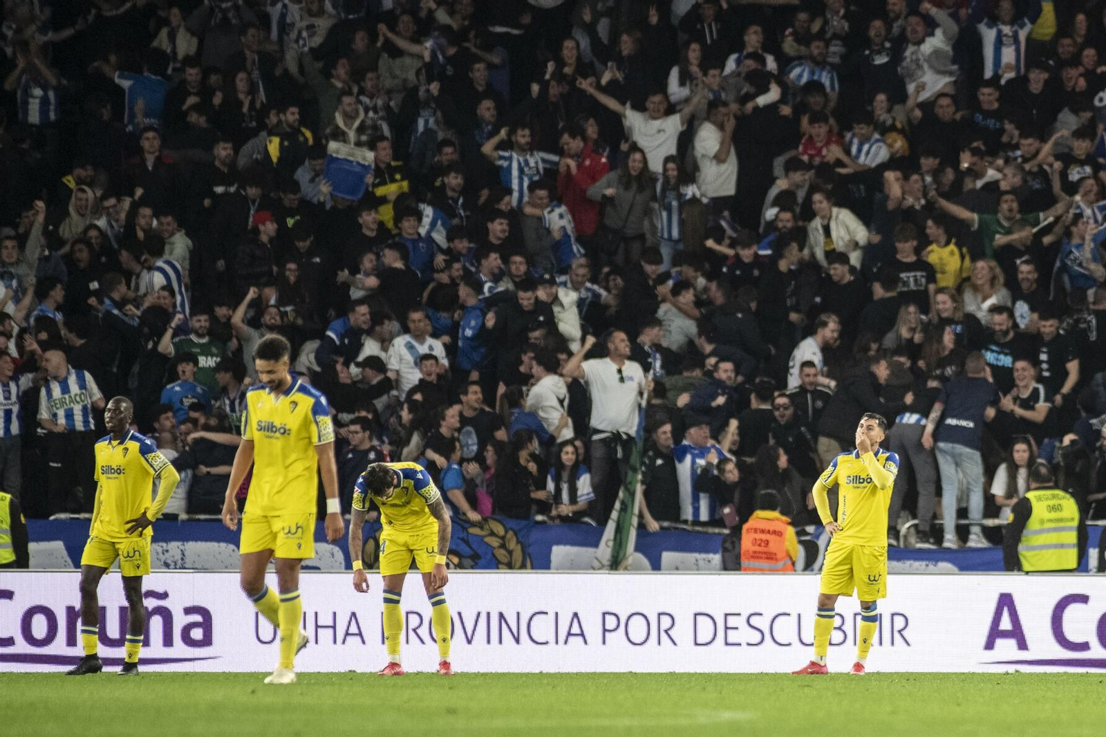 Una imagen vale más que mil palabras: los jugadores, tras el gol del Deportivo.