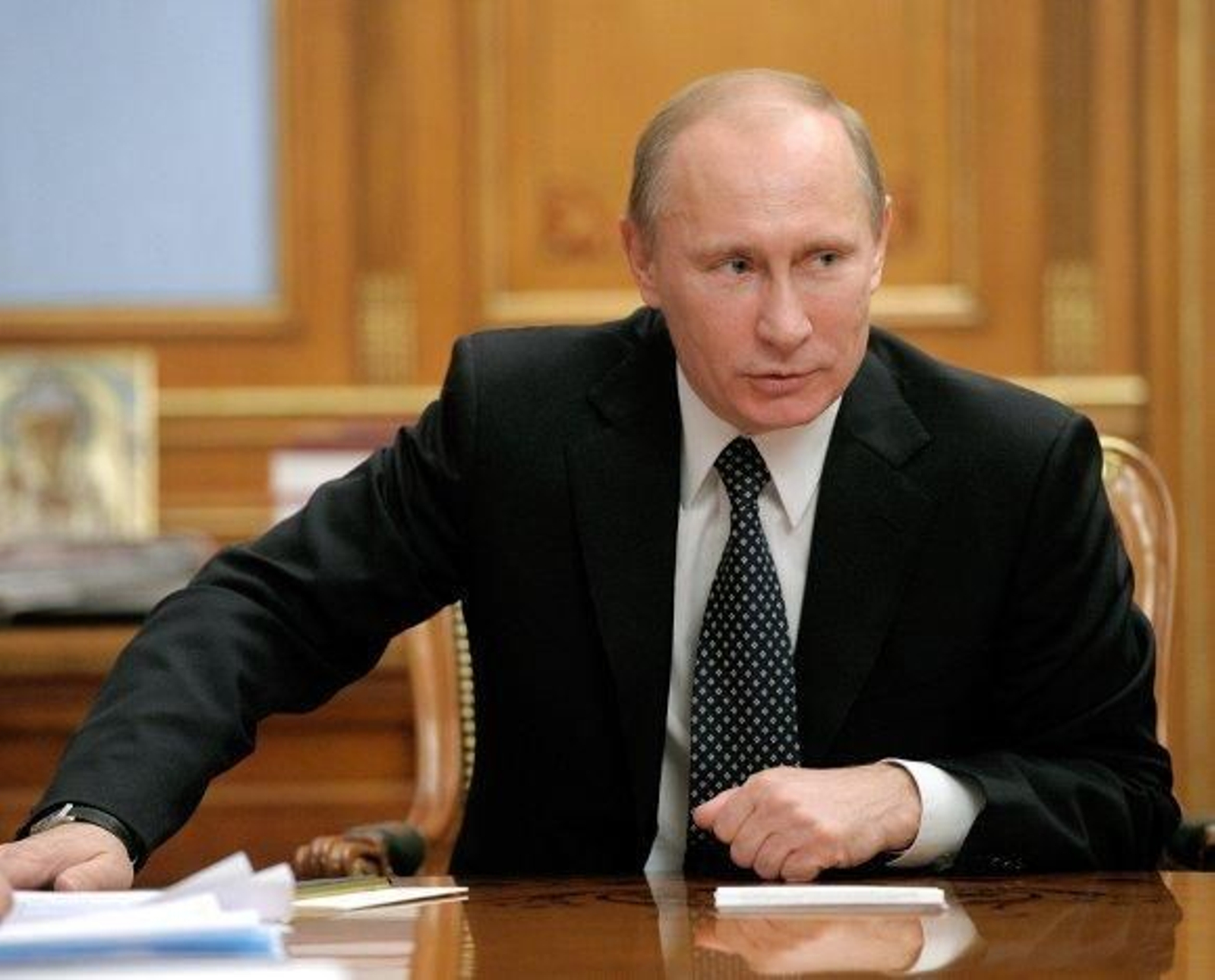 Putin pide dialogar "para conseguir el cese de las acciones militares" en Ucrania