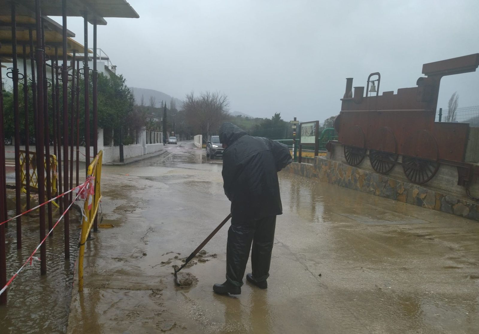 Vecinos de Jimera de Líbar realizando tareas de limpieza