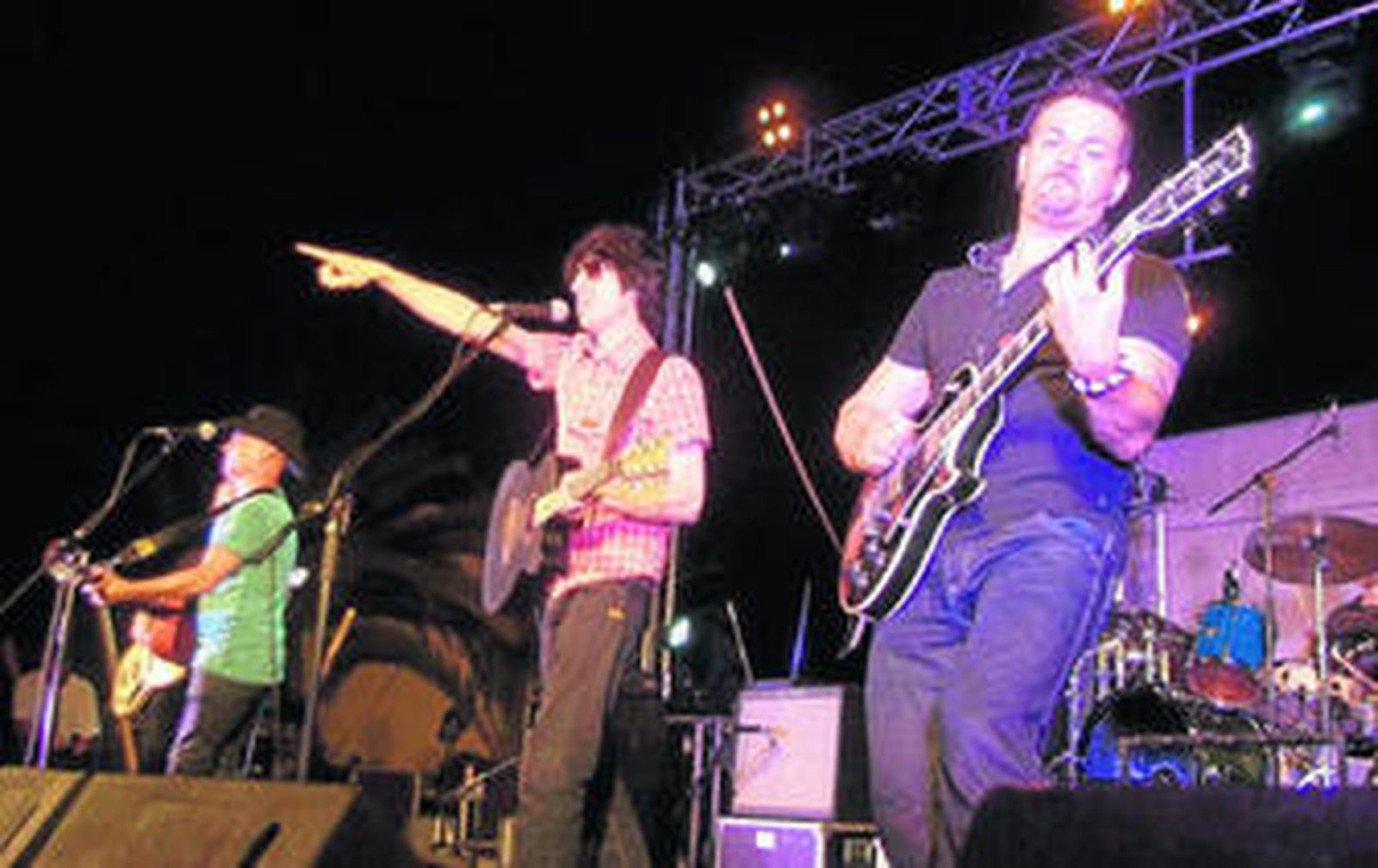 El sonido de La Guardia con Manuel España como vocalista sigue siendo el mismo que hace casi treinta años.