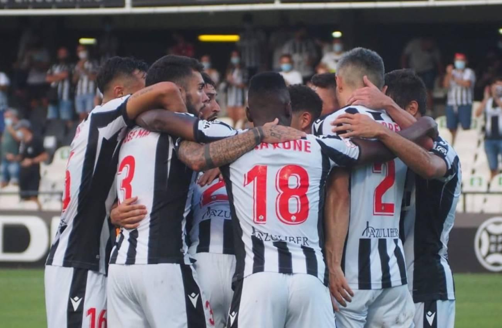 Los jugadores del Castellón celebran el 2-0 que certificaba su triunfo sobre el Sevilla Atlético Los jugadores del Castellón celebran el 2-0 que certificaba su triunfo sobre el Sevilla Atlético