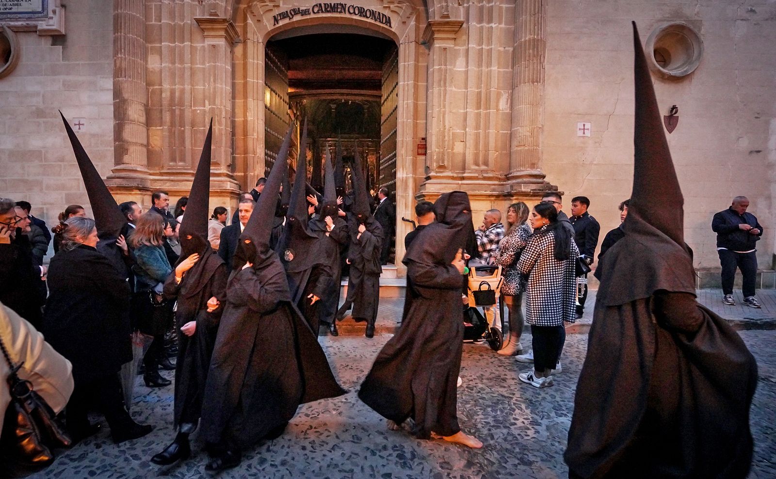 Las hermandades de La lanzada y Mayor Dolor en imágenes