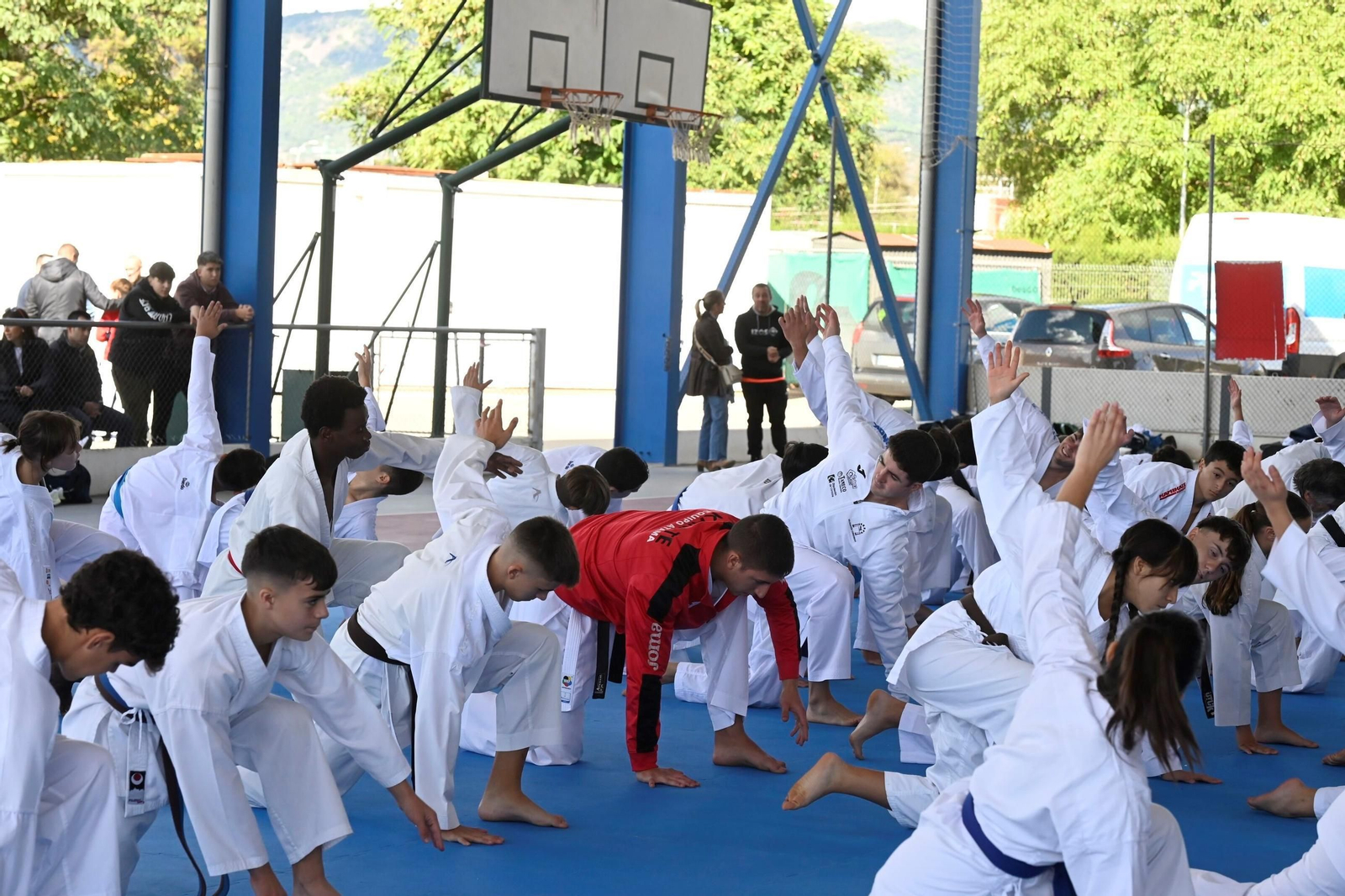 El Equipo Atama disfruta en Córdoba de la maestría de María Torres, campeona del mundo de kárate