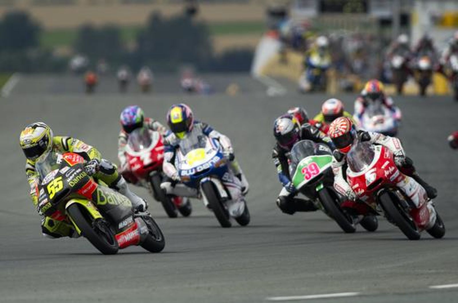 Faubel se impone a Zarco gracias a un vuelta rápida. / AFP