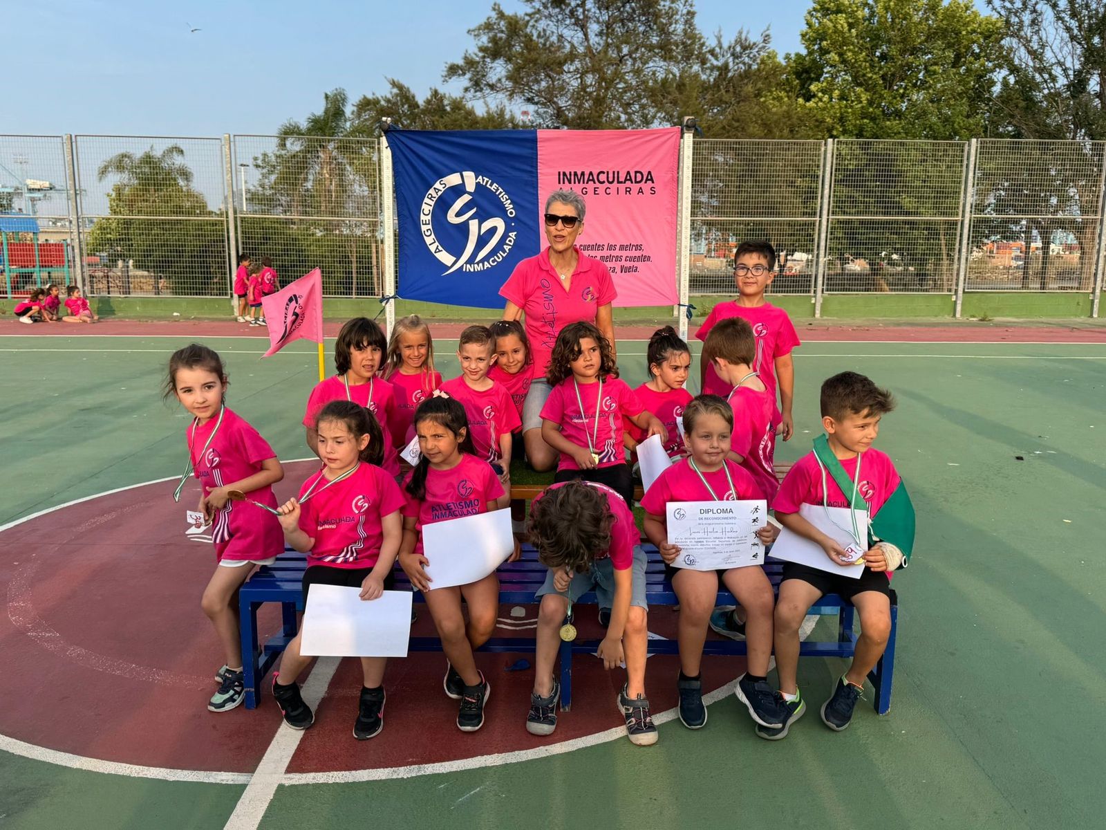 Las escuelas municipales de atletismo de Algeciras celebran su fiesta de clausura