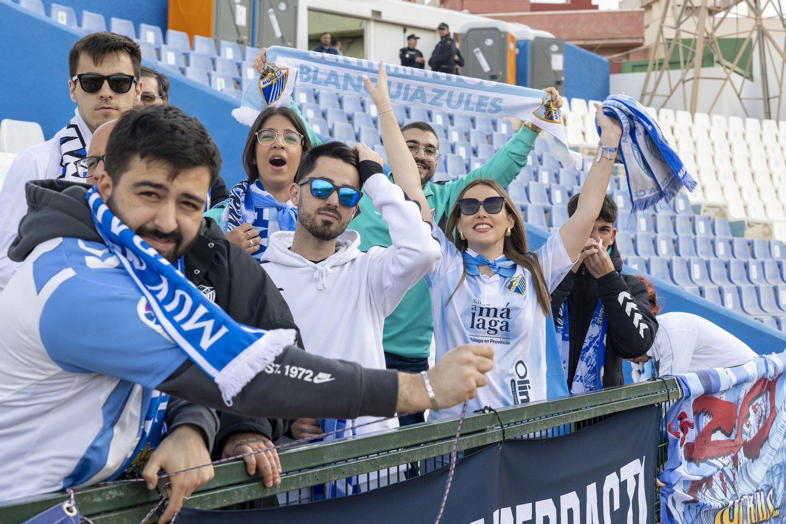 El malaguismo no falló: Búscate en las fotos del Melilla - Málaga CF