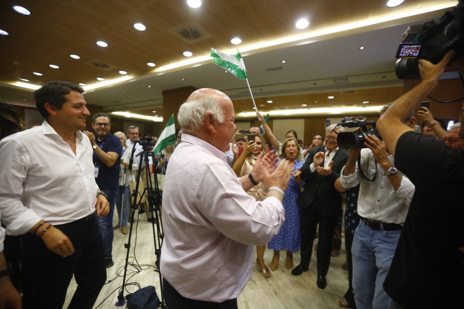 Las fotografías de la fiesta del PP de Córdoba tras su histórica victoria en las elecciones andaluzas