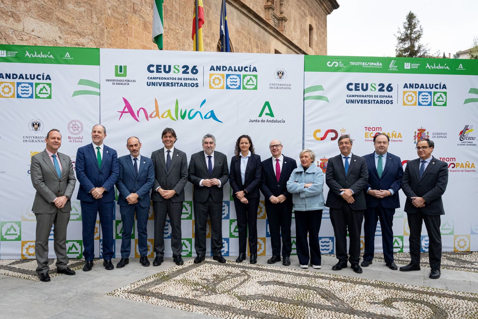 Las autoridades estuvieron presentes en la presentación del CEU.