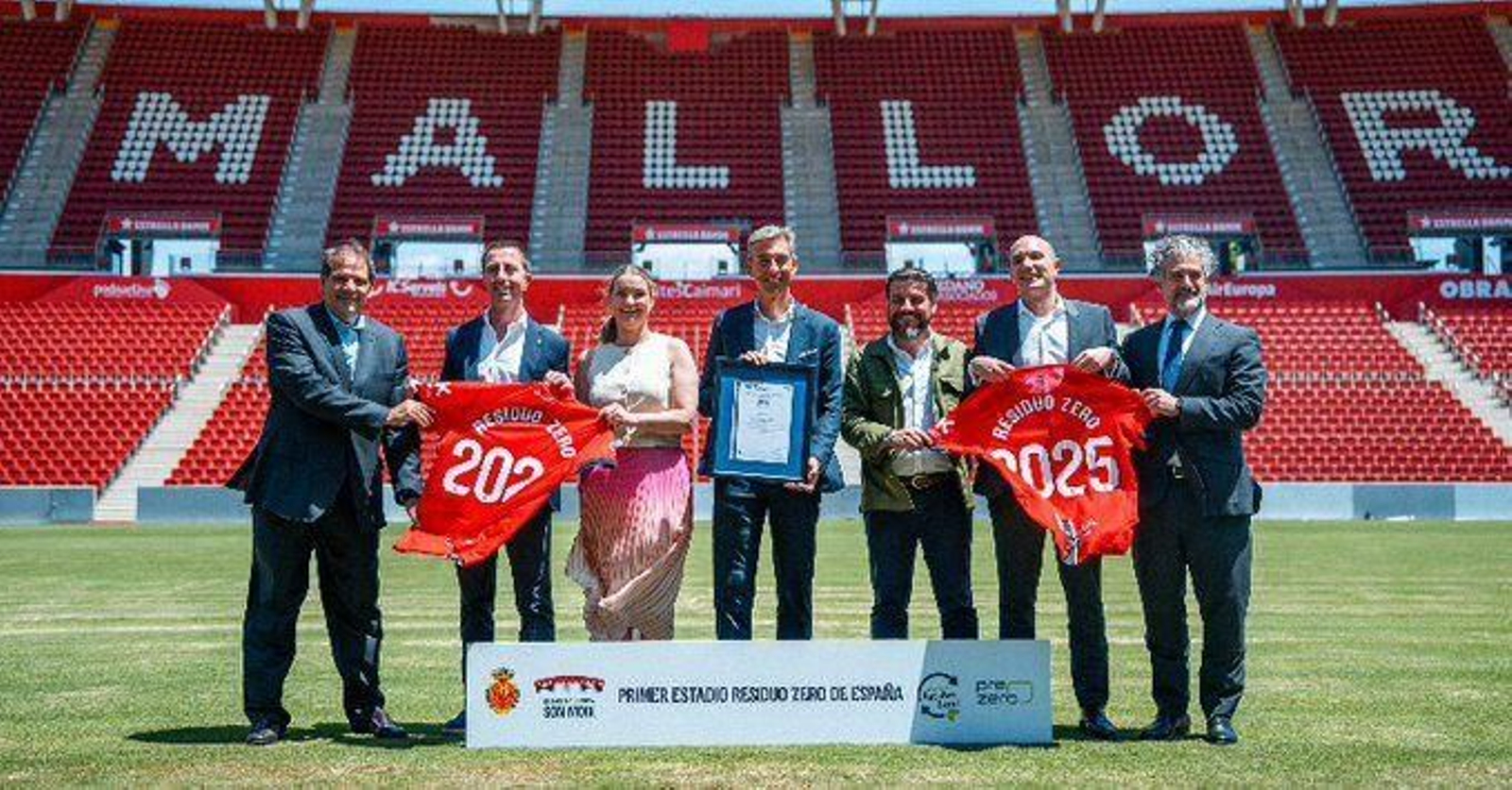 Reconocimiento del Estadi Mallorca Son Moix como el primer campo de fútbol de España 'Residuo cero'.