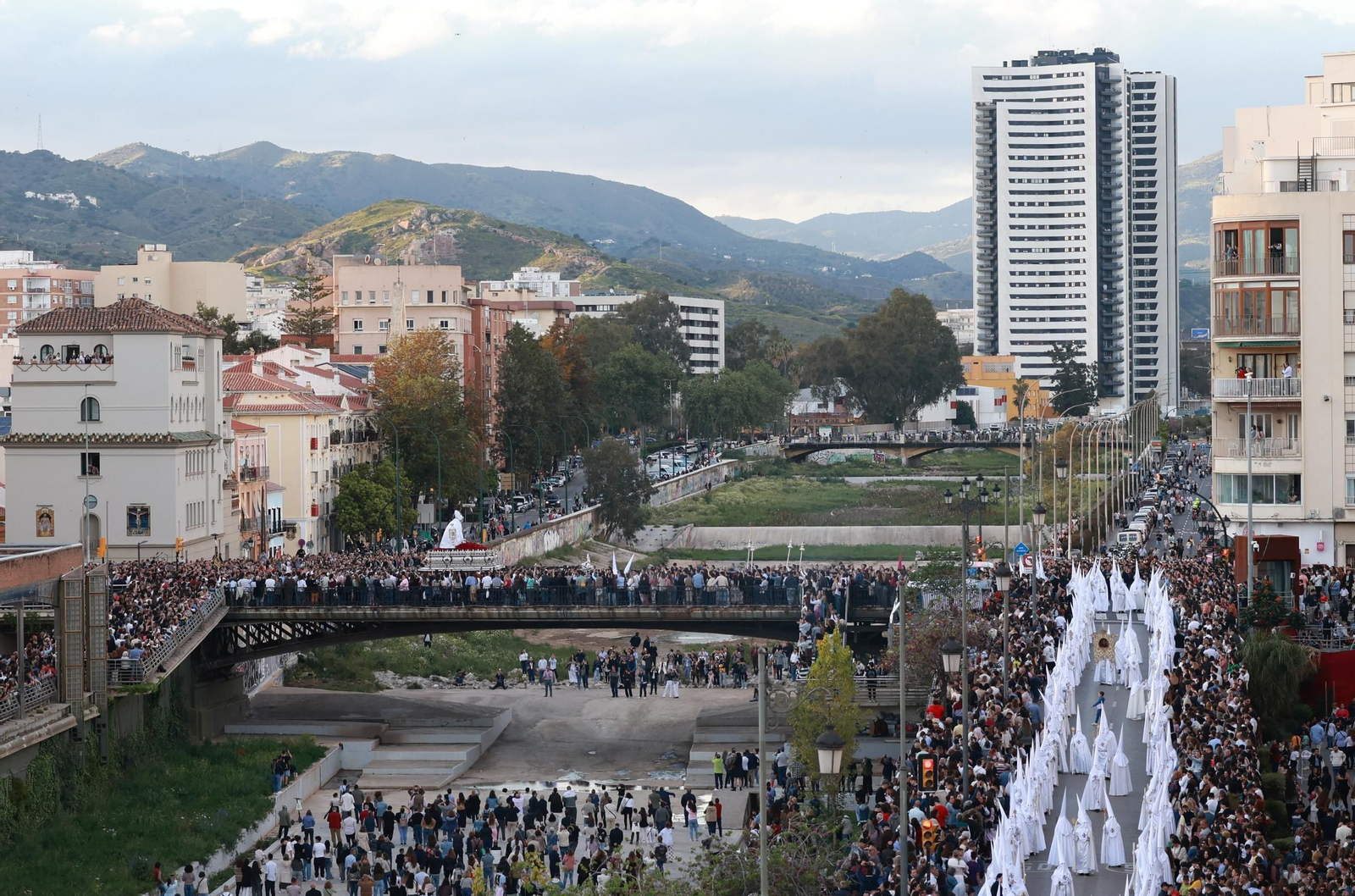 El Cautivo, en su procesión del Lunes Santo en Málaga, en fotos