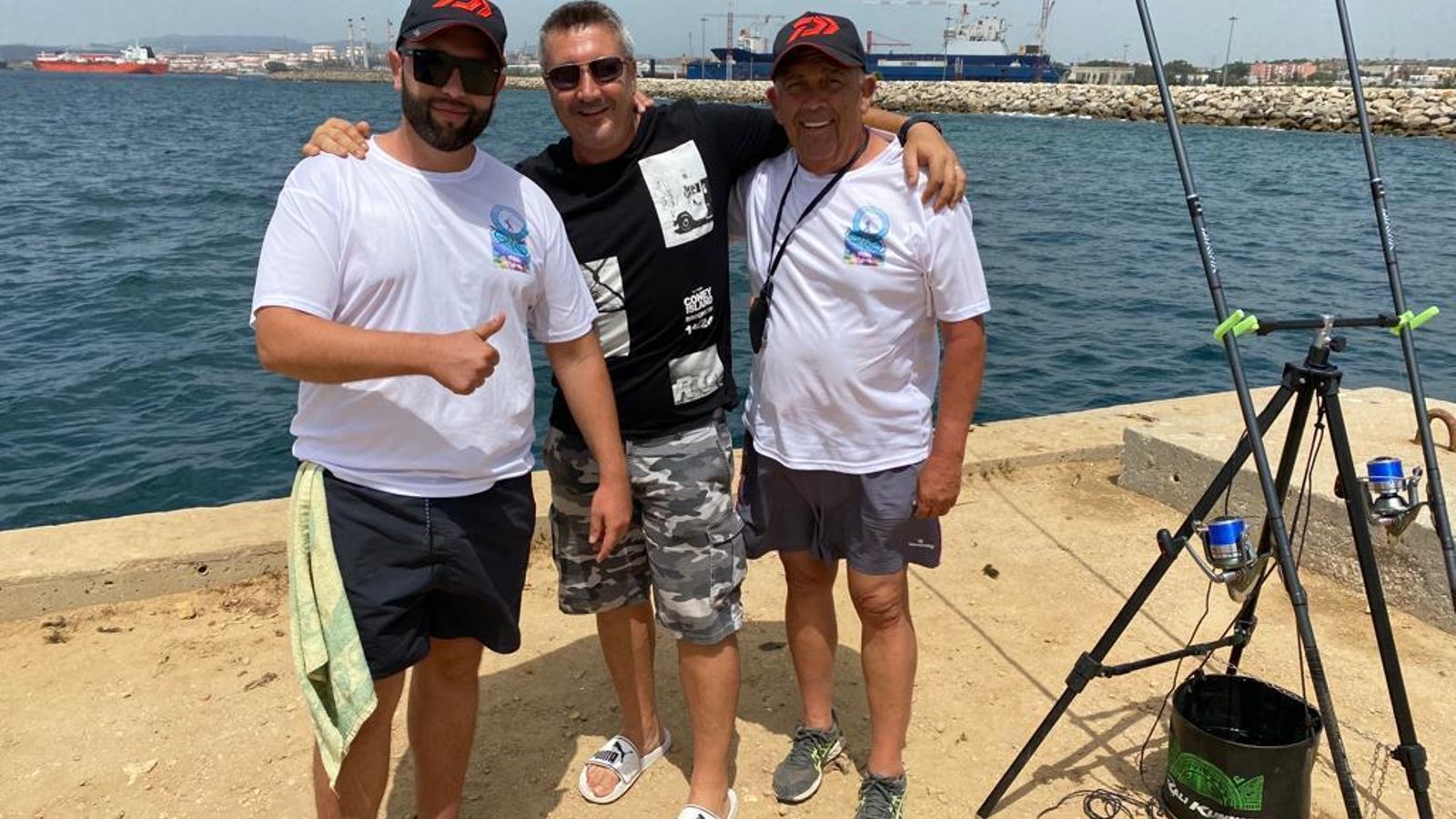 David Álvarez, el presidente, flanqueado por su vicepresidente y uno de sus socios más veteranos