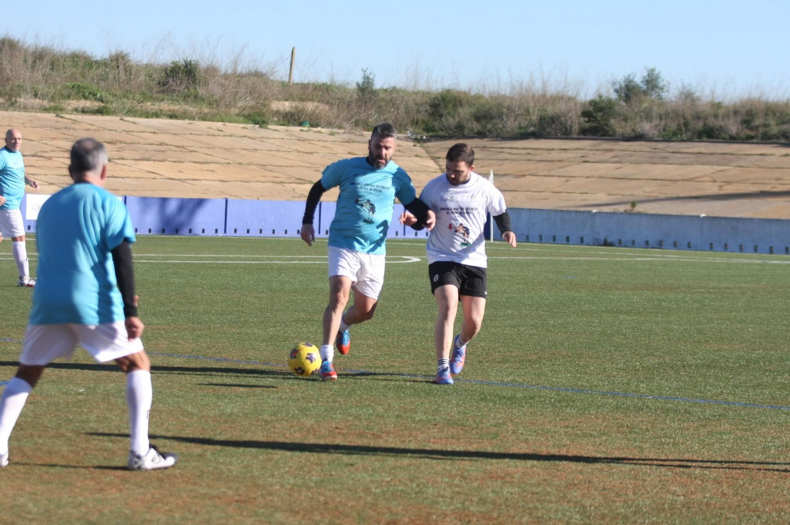 Imágenes del partido homenaje a los árbitros históricos de fútbol de Huelva