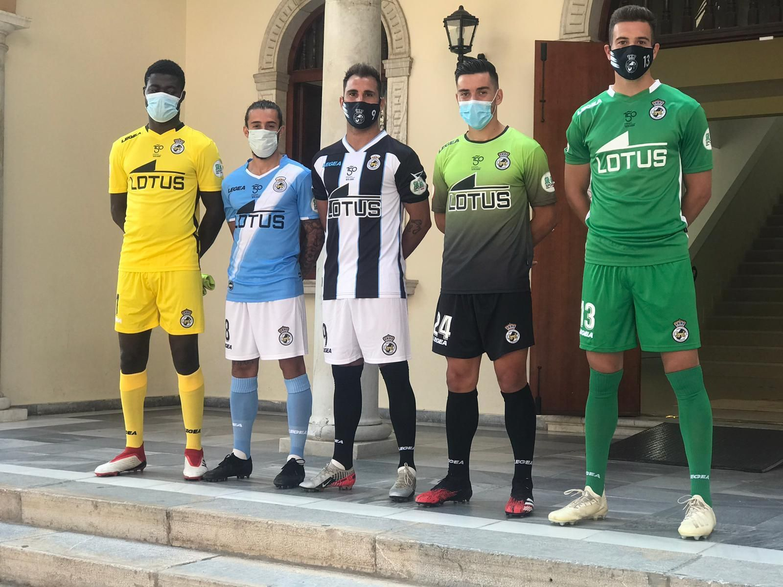 Las fotos de la presentación de las nuevas equipaciones de la Real Balompédica Linense