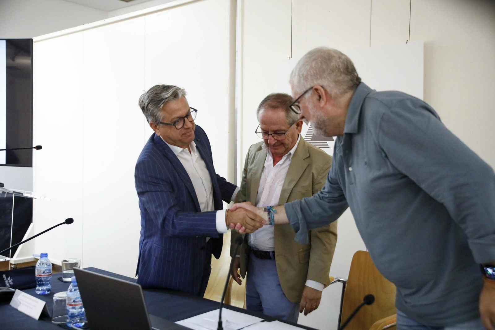 Imágenes del nombramiento como colegiado de honor a Santiago Alfonso en el colegio oficial de arquitectos de Almería