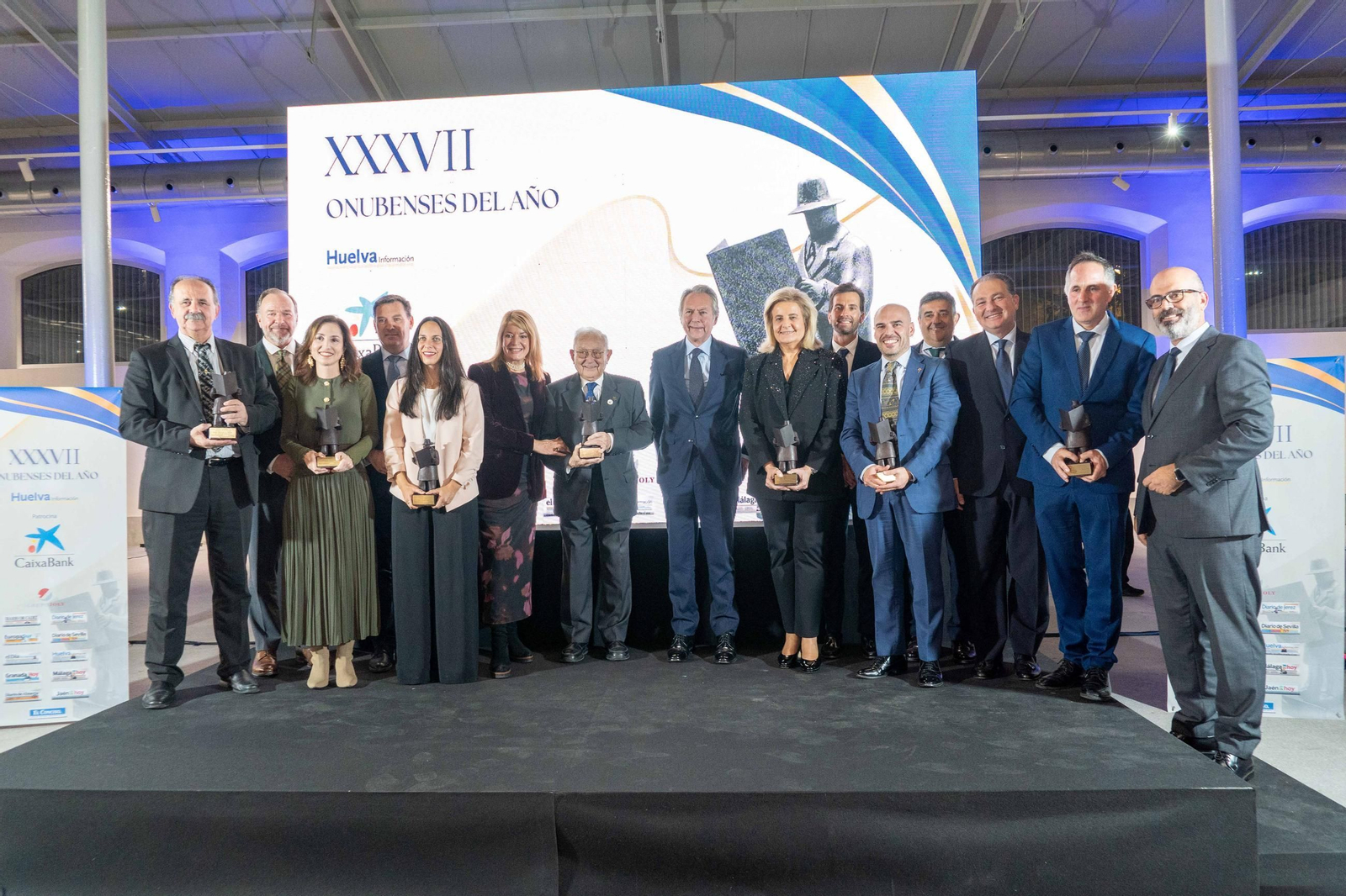 Imágenes de los invitados a la gala de los  37 premios Onubenses del Año