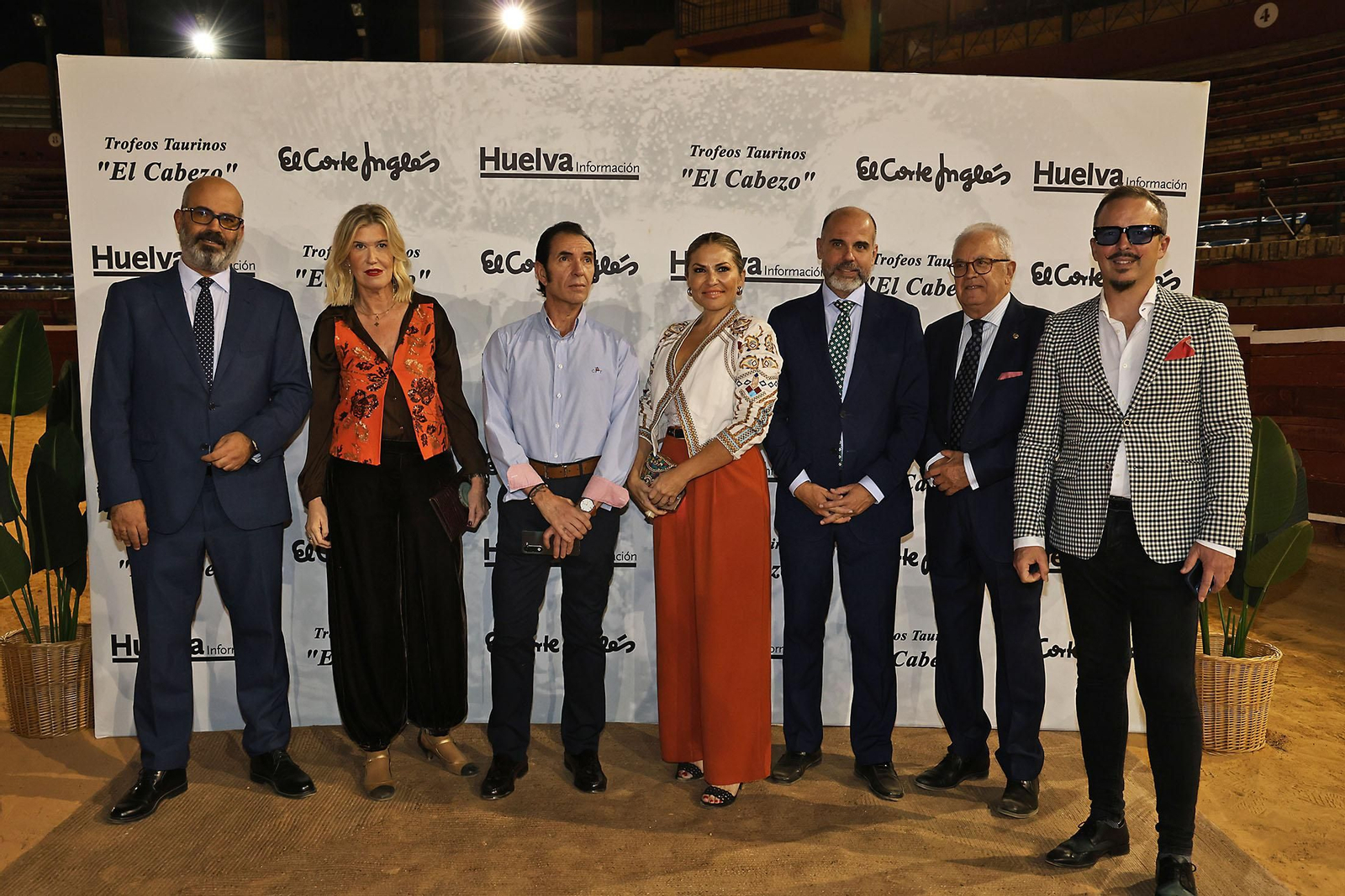 Imágenes del ambiente en la entrega de la XXXII edición de los premios taurinos "El Cabezo"