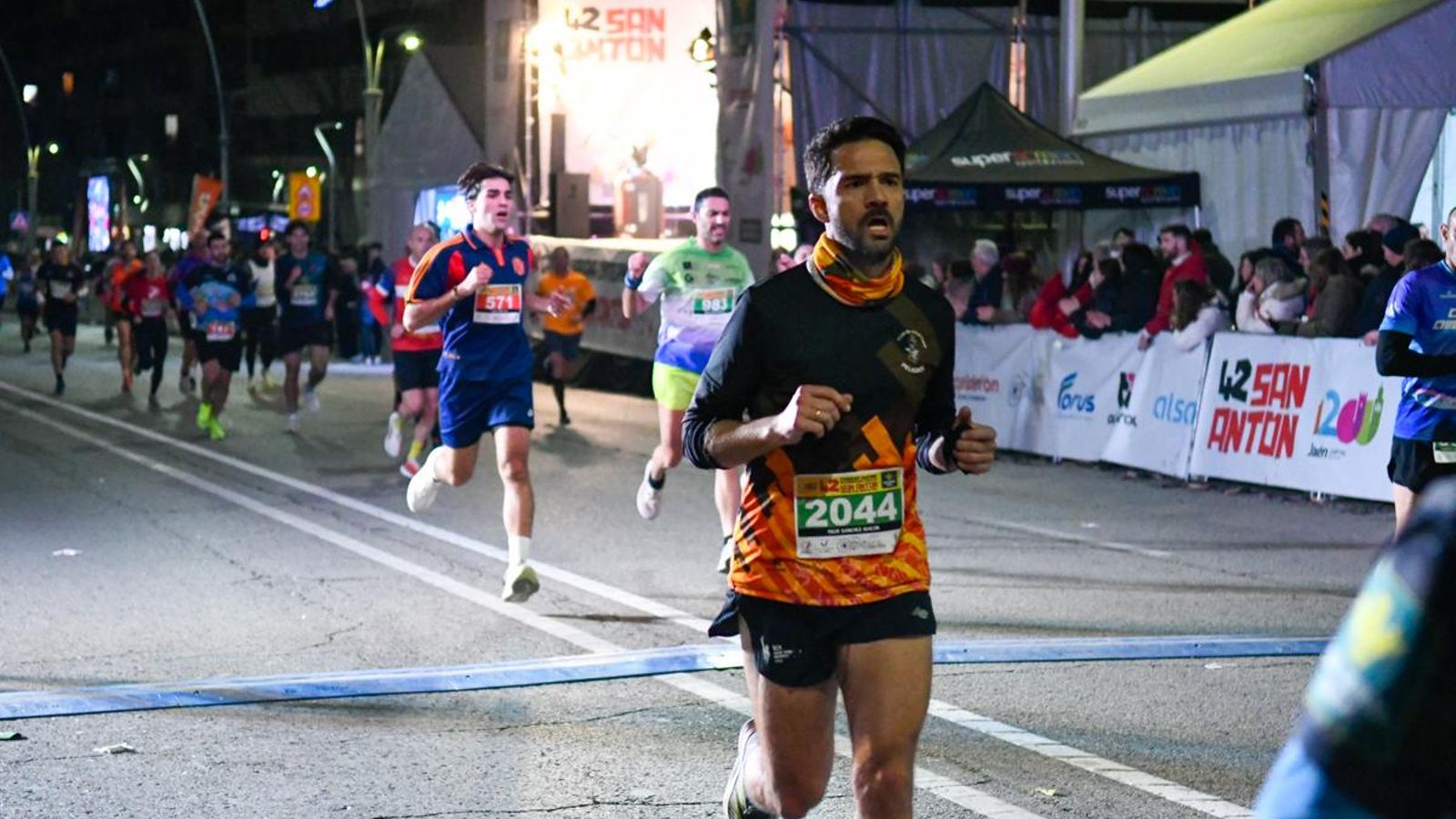 En imágenes: búscate en tu llegada a meta de la Carrera de San Antón 2025 (3)