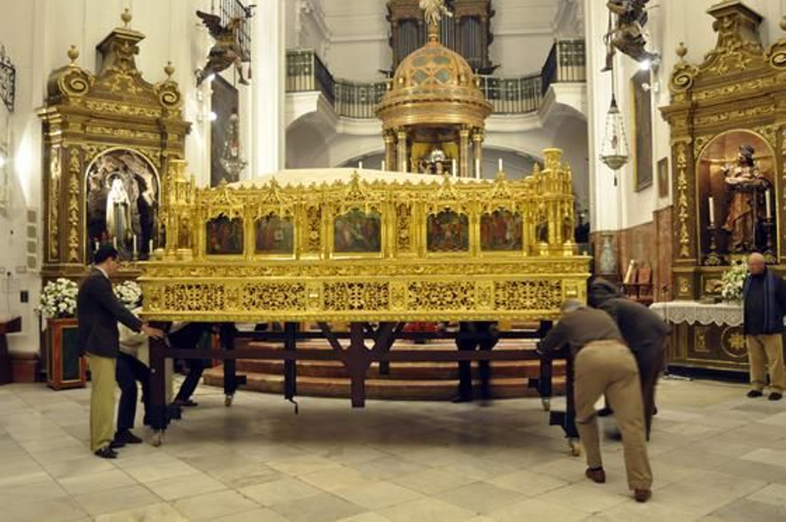 Presentación del trabajo de renovación de la Hermandad de Santa Cruz