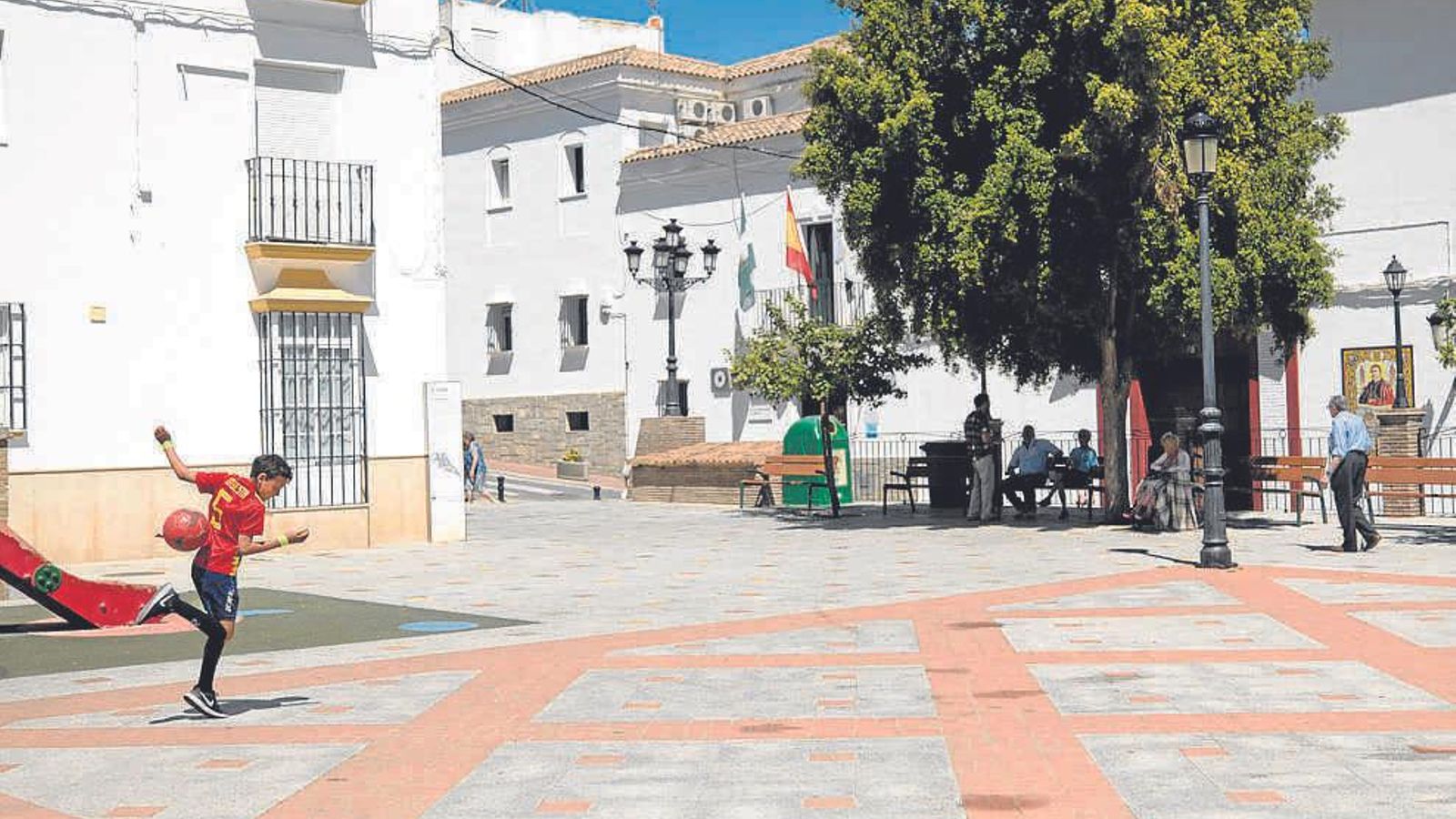 La Plaza de Andalucía bajo el sol del mediodía