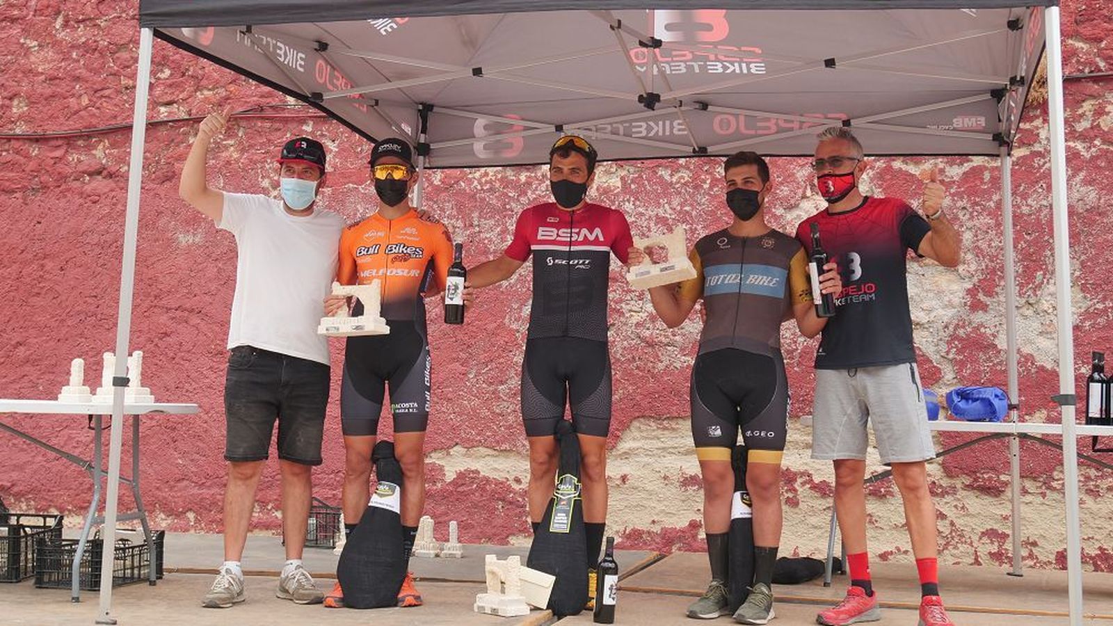 Podio de la categoría masculina de la prueba jameña.