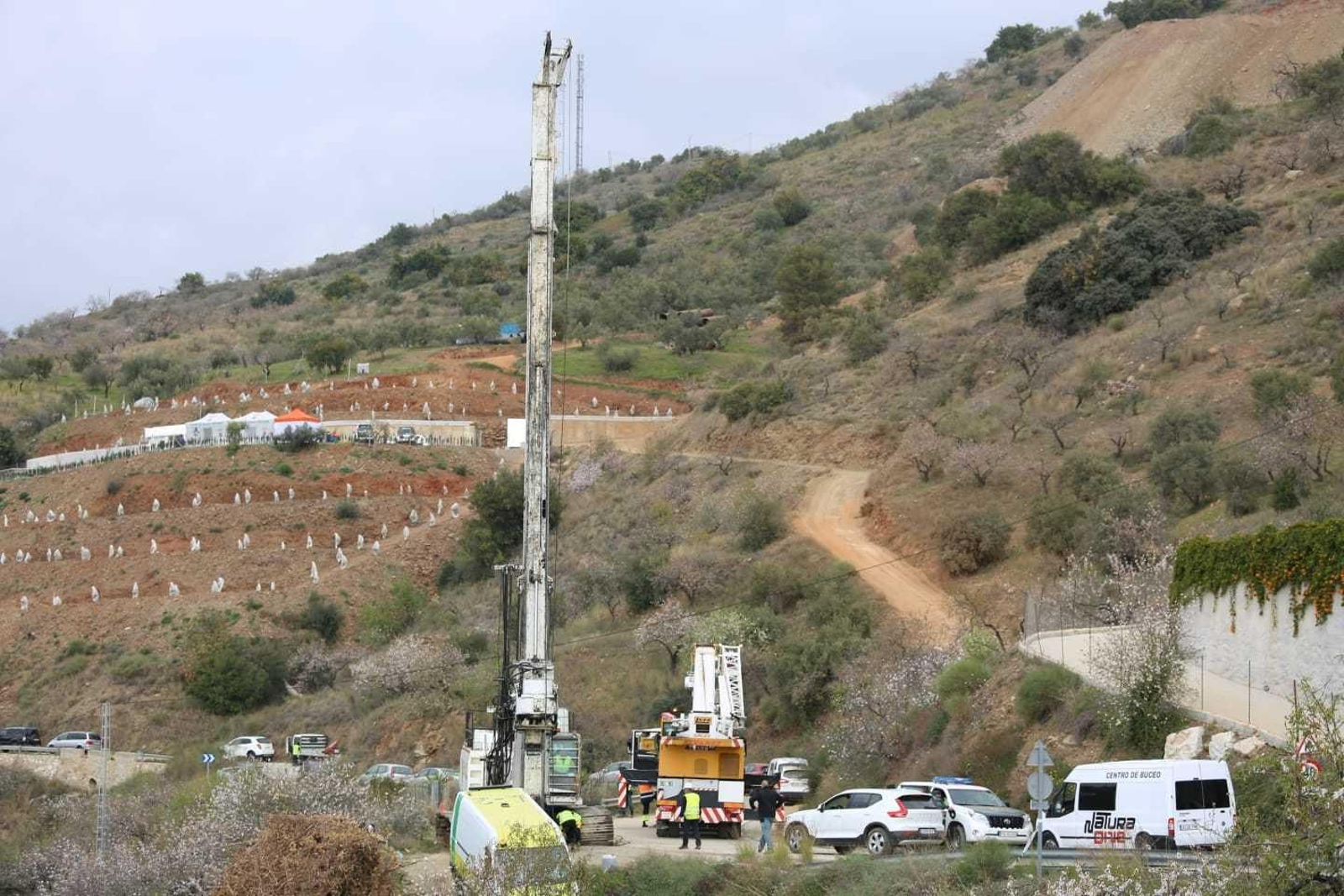 Perforadora en la zona de los trabajos en Totalán. Perforadora en la zona de los trabajos en Totalán.
