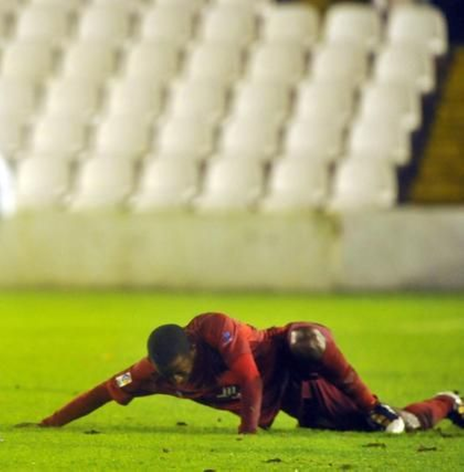 El Córdoba hace valer la renta de la ida y pasa a octavos de la Copa del Rey pese a perder  3-1 en Santander. / LOF