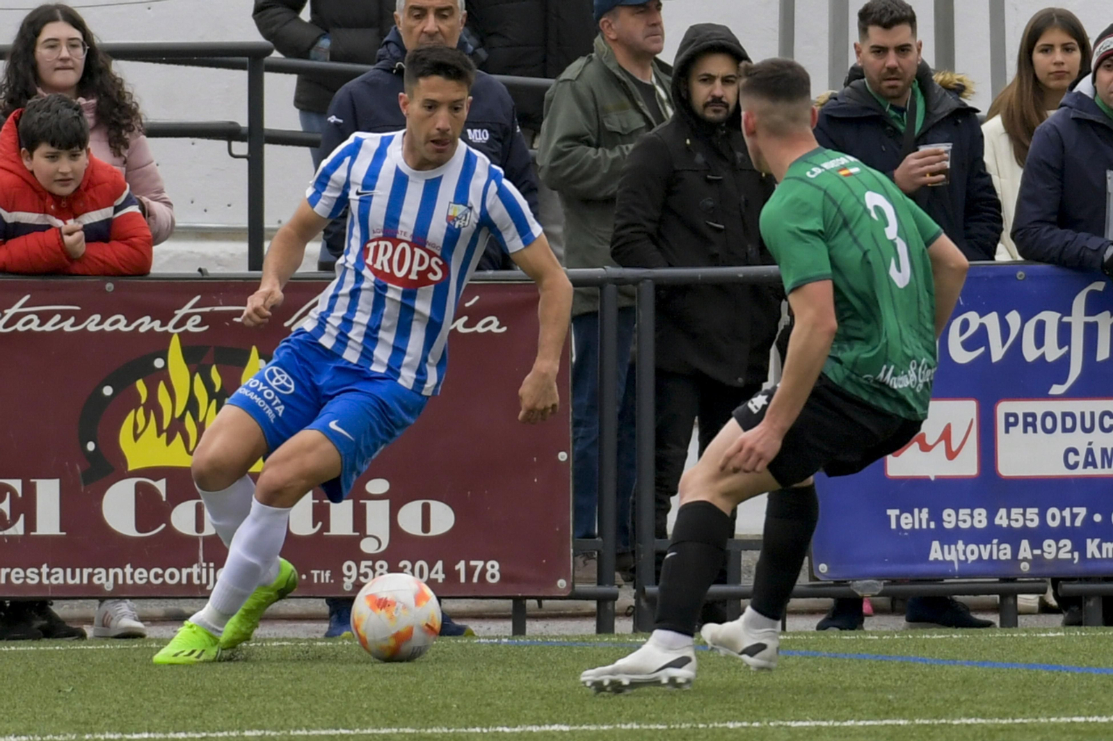 Imagen del encuentro entre el Motril y el Huétor Vega.