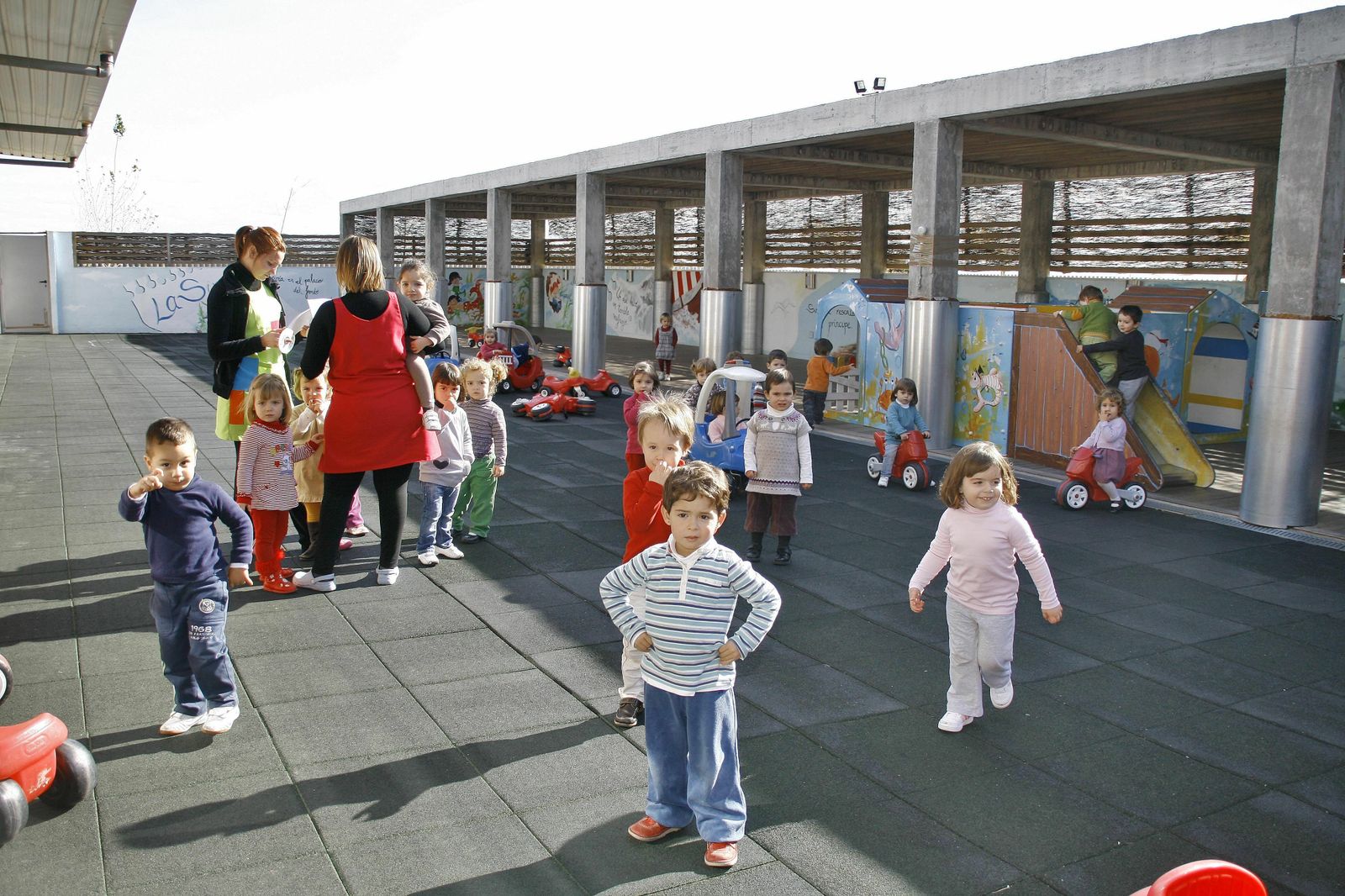 Portar mucho peso con la mochila en la espalda puede provocar problemas en la columna de los pequeños