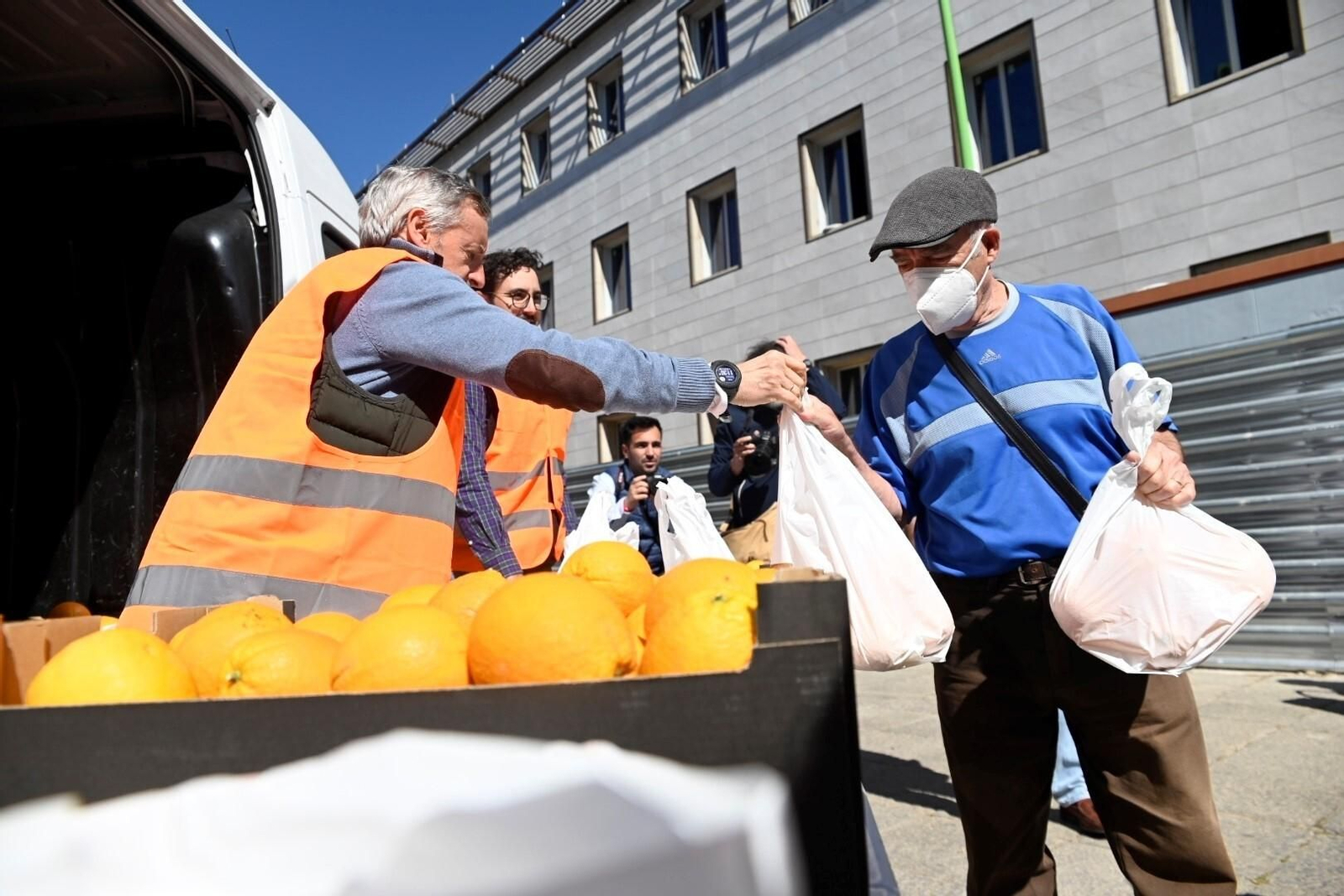 El reparto de naranjas en Córdoba en protesta por la situación del campo, en imágenes El reparto de naranjas en Córdoba en protesta por la situación del campo, en imágenes