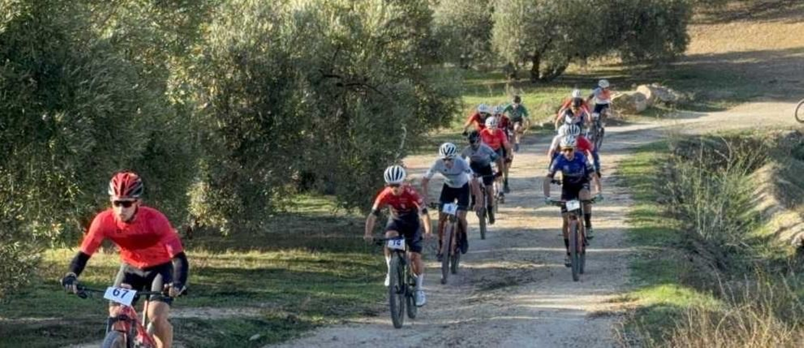 Los 'bikers' en una de las pruebas del circuito.