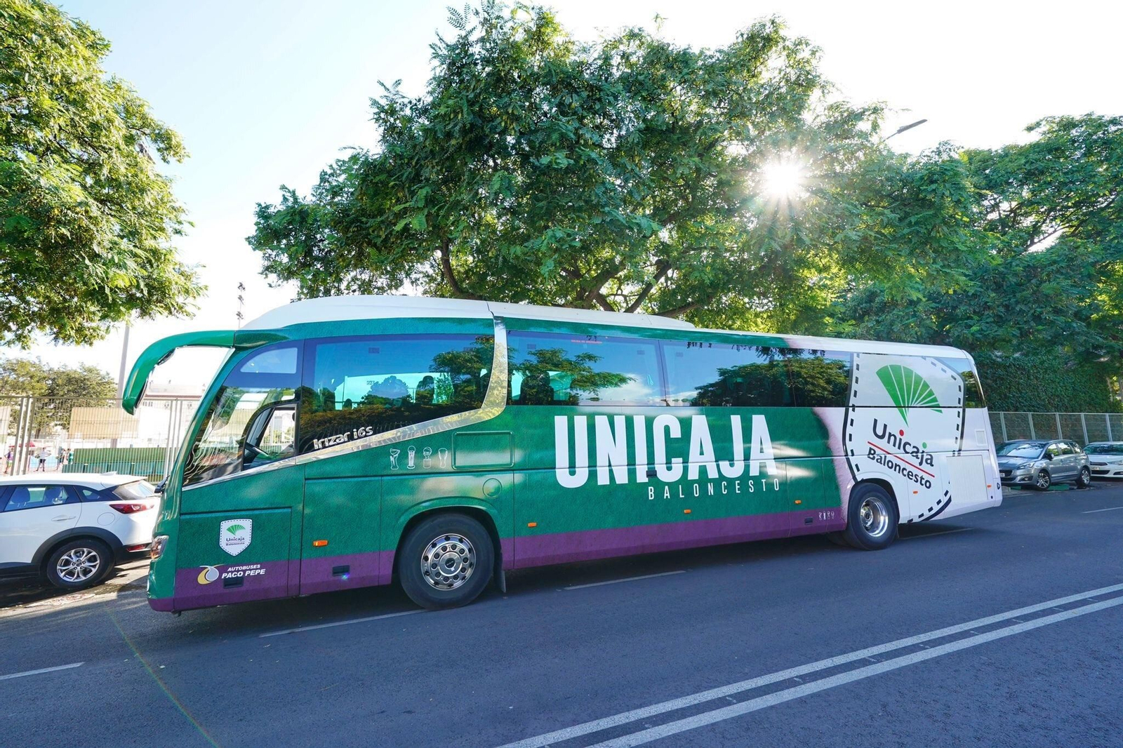 El nuevo diseño del autobús del Unicaja, en fotos