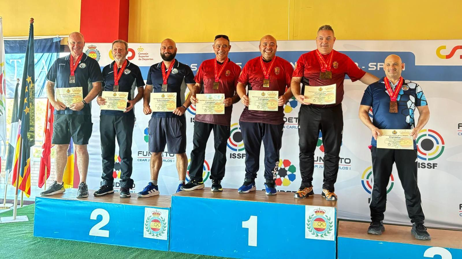 El equipo gaditano en el podio de 9mm.