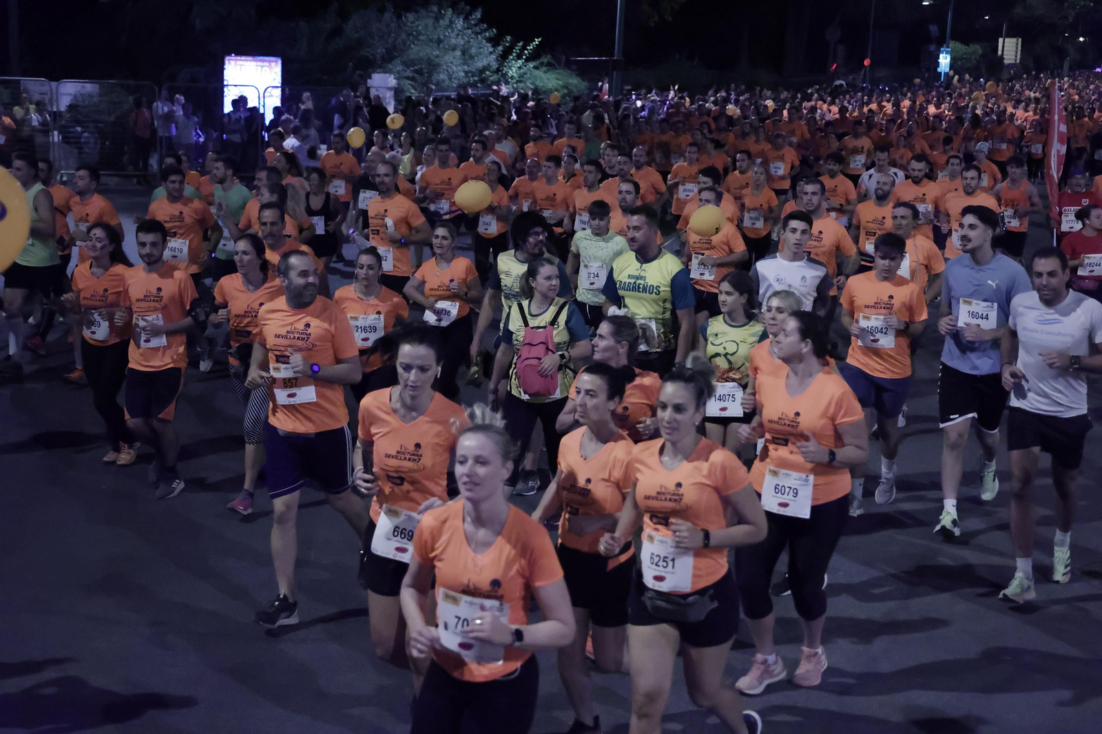 Búscate en la Carrera Nocturna de Sevilla (3)