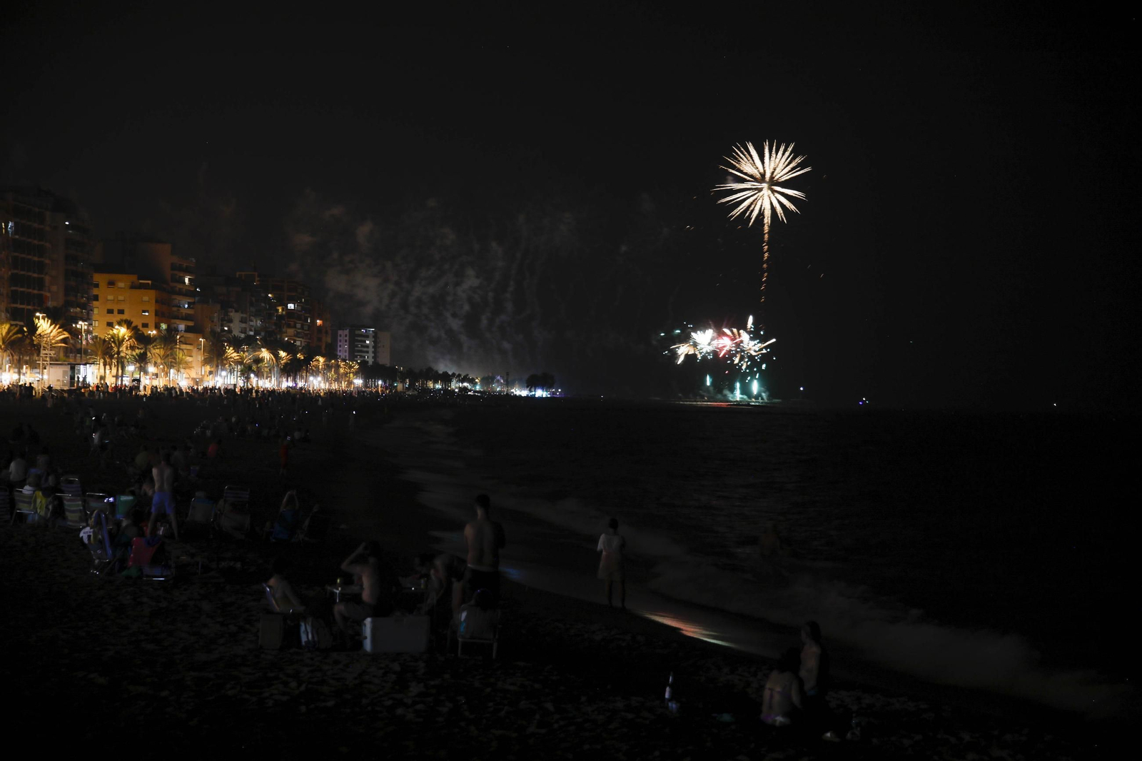 Las mejores imágenes de los fuegos artificiales de la feria de Almeria