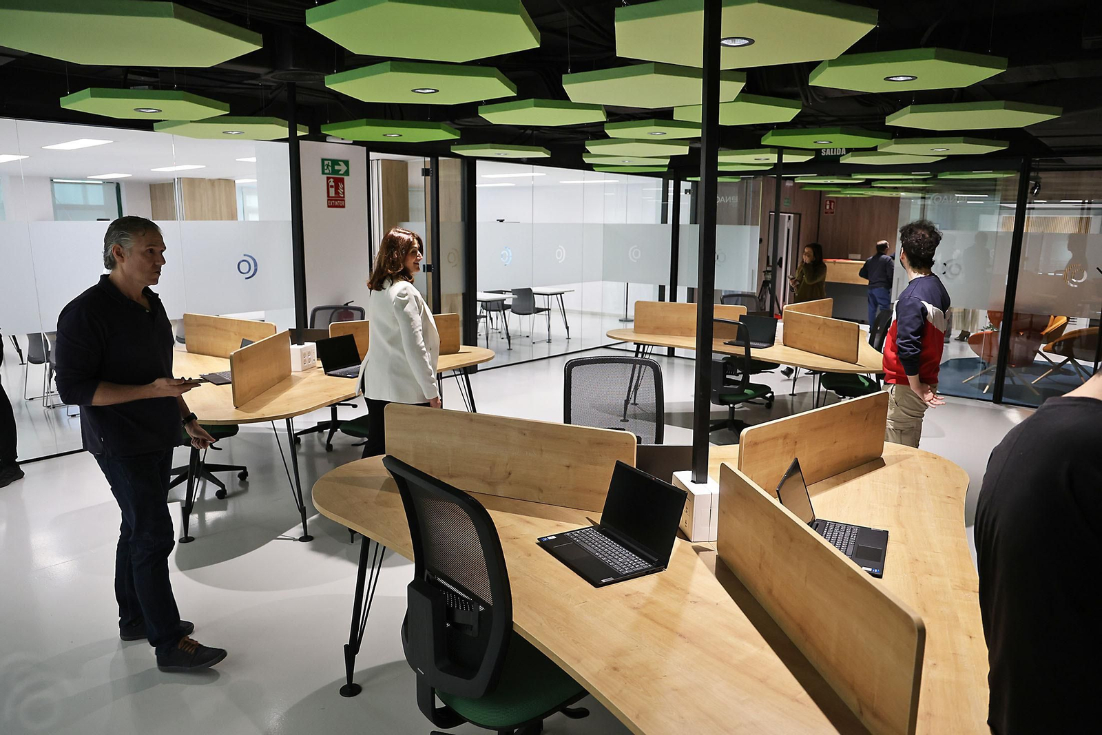 Imágenes de la inauguración del coworking digital 'La Nao'.