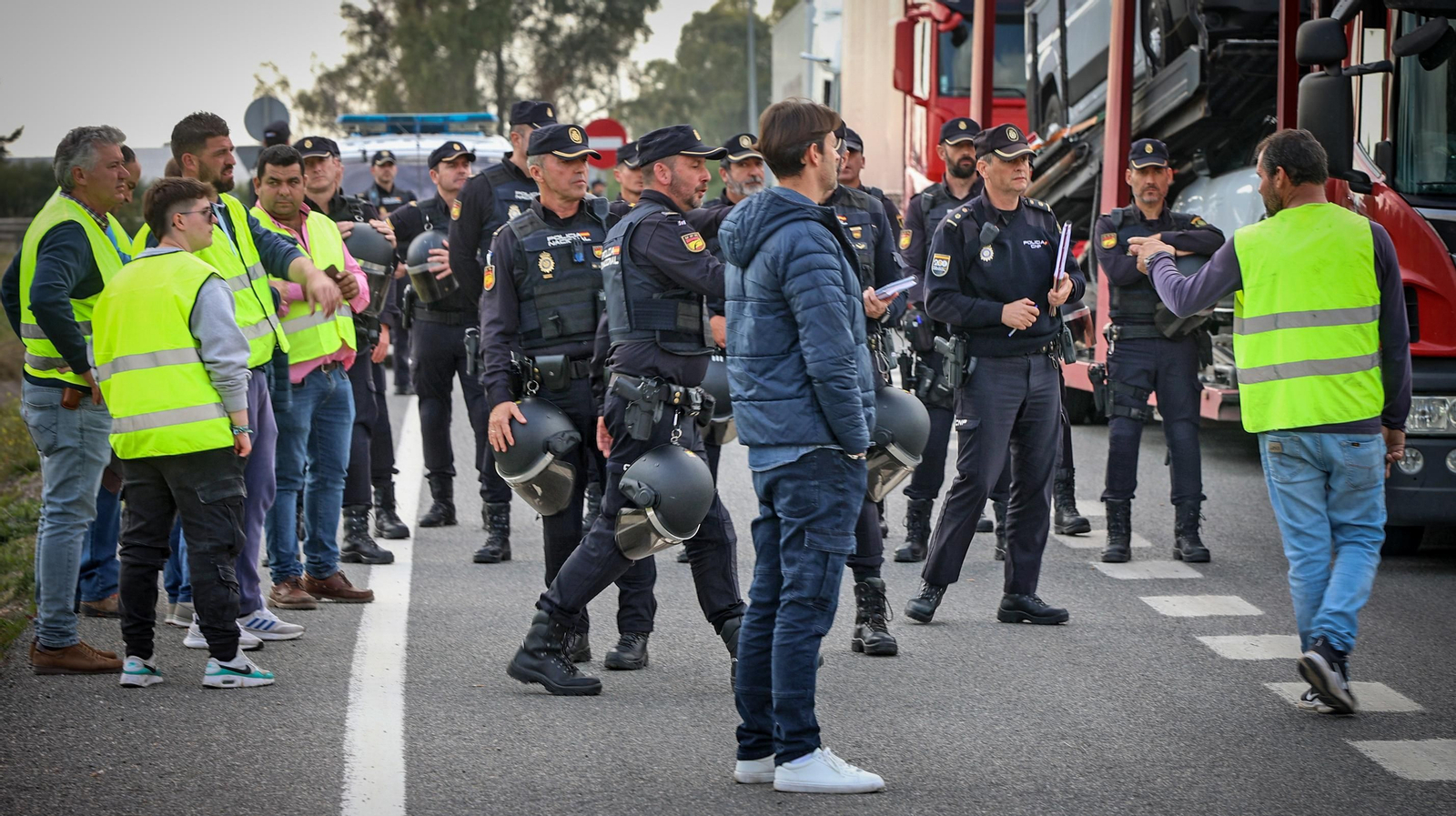 Mucha policía y pocos tractores
