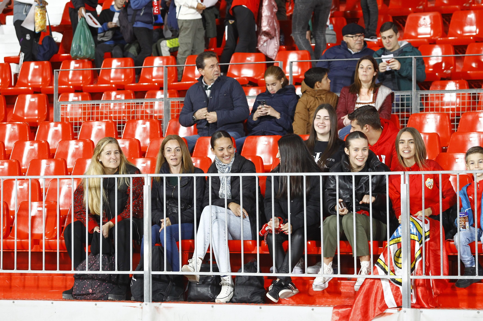 Imágenes del partido homenaje al 'eterno' capitán de la U.D. Almería, José Ortiz