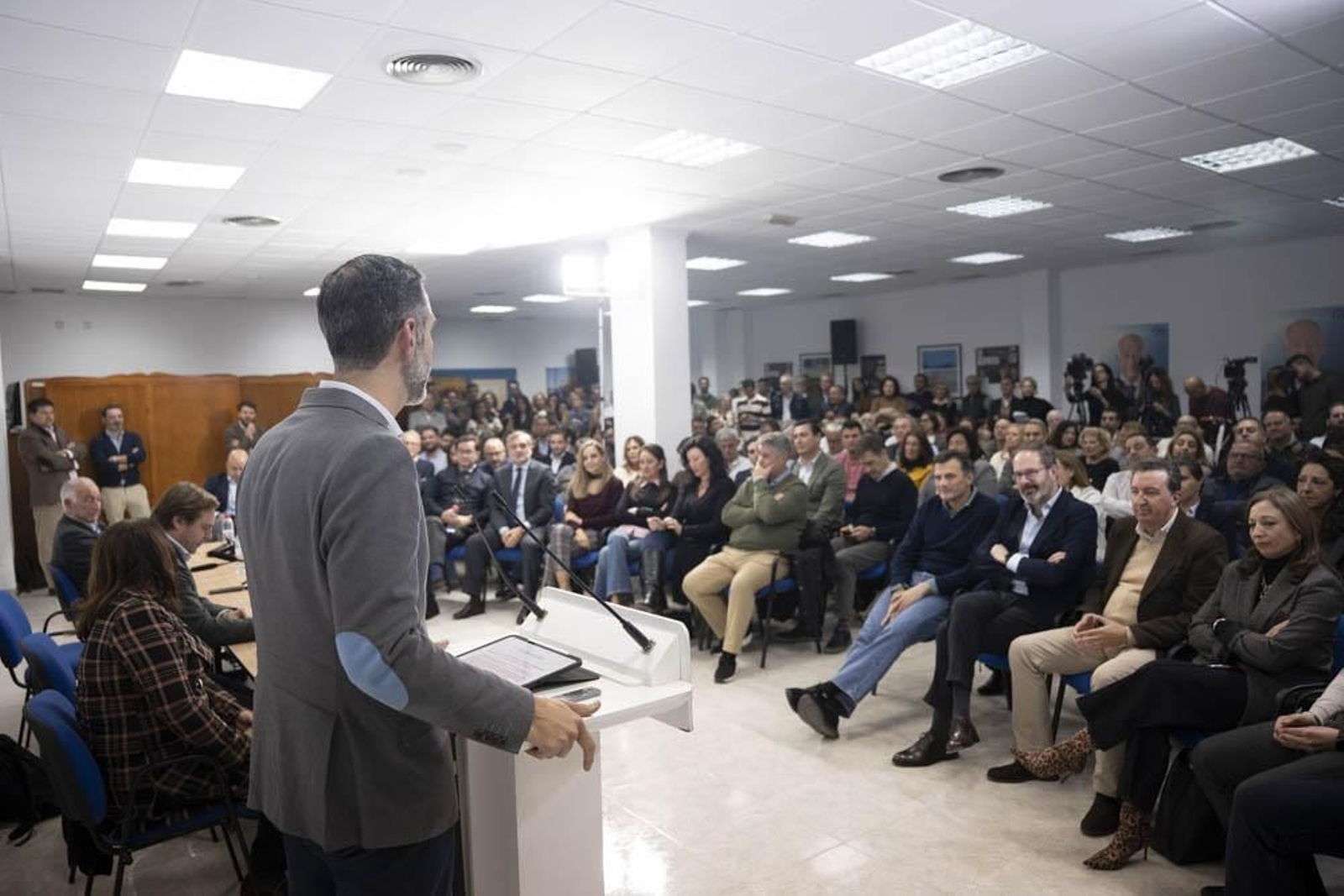 Las imágenes de la junta en la que el PP de Almería se renueva