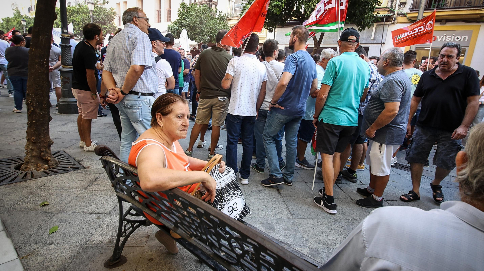 Manifestación de trabajadores de la Vid para pedir un convenio digno