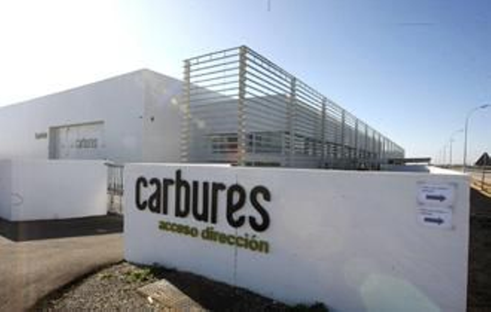 Un polo aeronáutico aún en el hangar